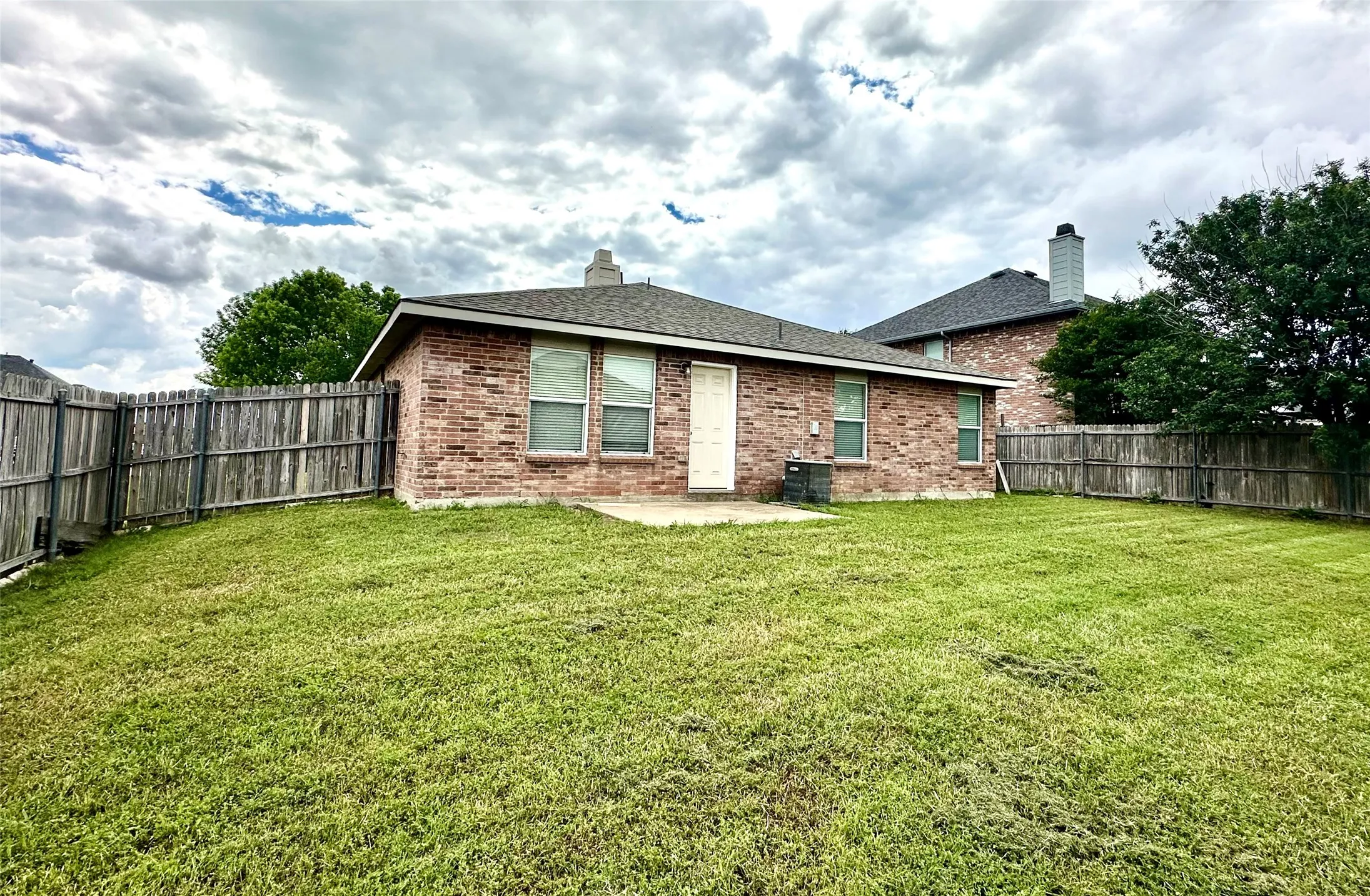 Single Family Residence For Rent in Tarrant County , 8021 Stowe Springs Lane, Arlington, Texas 76002, 3 Bedroom, 2 Bathroom, 2 Garage spaces, 1,679 Sqft, built in 2006, mls#21373490, Real Estate Agent in Arlington, Homes For Rent in Tarrant county, Homes For Rent in Arlington, Realtor in Arlington Texas, Real Estate Brokerage Independent Realty Texas, Luminita Cordes Realtor