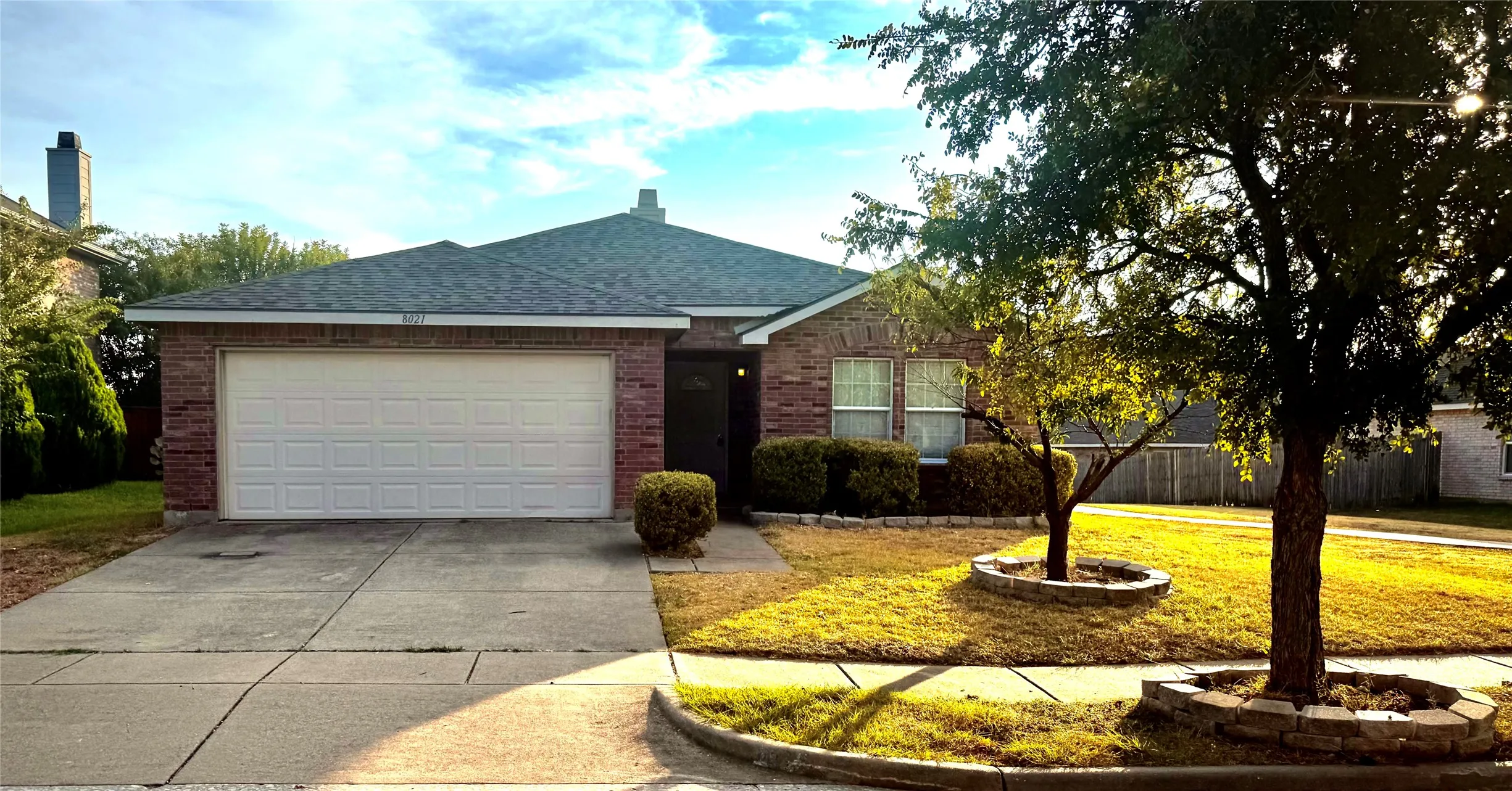 Single Family Residence For Rent in Tarrant County , 8021 Stowe Springs Lane, Arlington, Texas 76002, 3 Bedroom, 2 Bathroom, 2 Garage spaces, 1,679 Sqft, built in 2006, mls#21373490, Real Estate Agent in Arlington, Homes For Rent in Tarrant county, Homes For Rent in Arlington, Realtor in Arlington Texas, Real Estate Brokerage Independent Realty Texas, Luminita Cordes Realtor