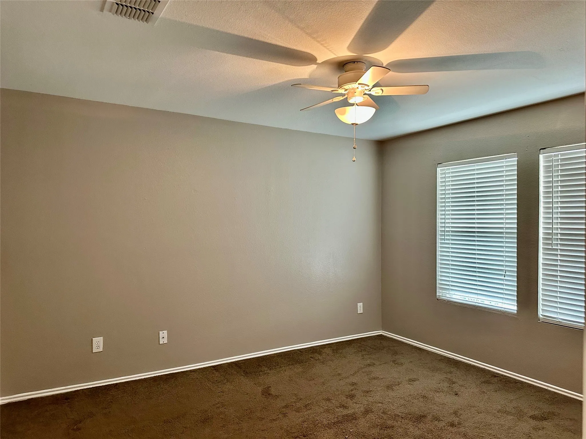 Single Family Residence For Rent in Tarrant County , 8021 Stowe Springs Lane, Arlington, Texas 76002, 3 Bedroom, 2 Bathroom, 2 Garage spaces, 1,679 Sqft, built in 2006, mls#21373490, Real Estate Agent in Arlington, Homes For Rent in Tarrant county, Homes For Rent in Arlington, Realtor in Arlington Texas, Real Estate Brokerage Independent Realty Texas, Luminita Cordes Realtor