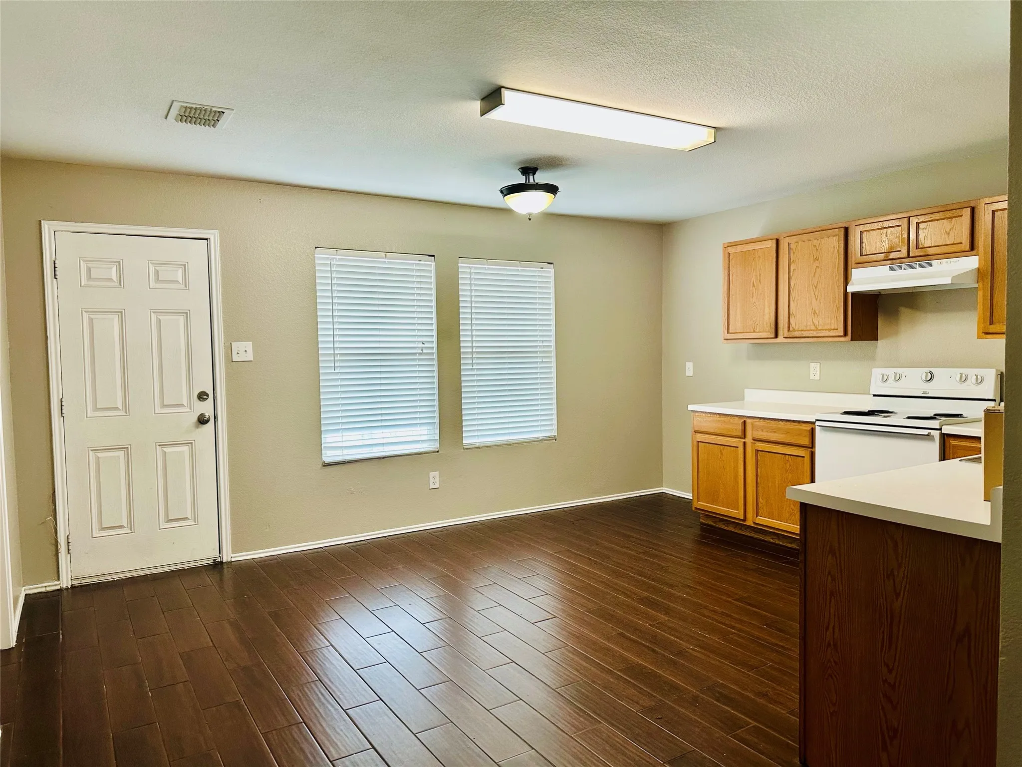 Single Family Residence For Rent in Tarrant County , 8021 Stowe Springs Lane, Arlington, Texas 76002, 3 Bedroom, 2 Bathroom, 2 Garage spaces, 1,679 Sqft, built in 2006, mls#21373490, Real Estate Agent in Arlington, Homes For Rent in Tarrant county, Homes For Rent in Arlington, Realtor in Arlington Texas, Real Estate Brokerage Independent Realty Texas, Luminita Cordes Realtor