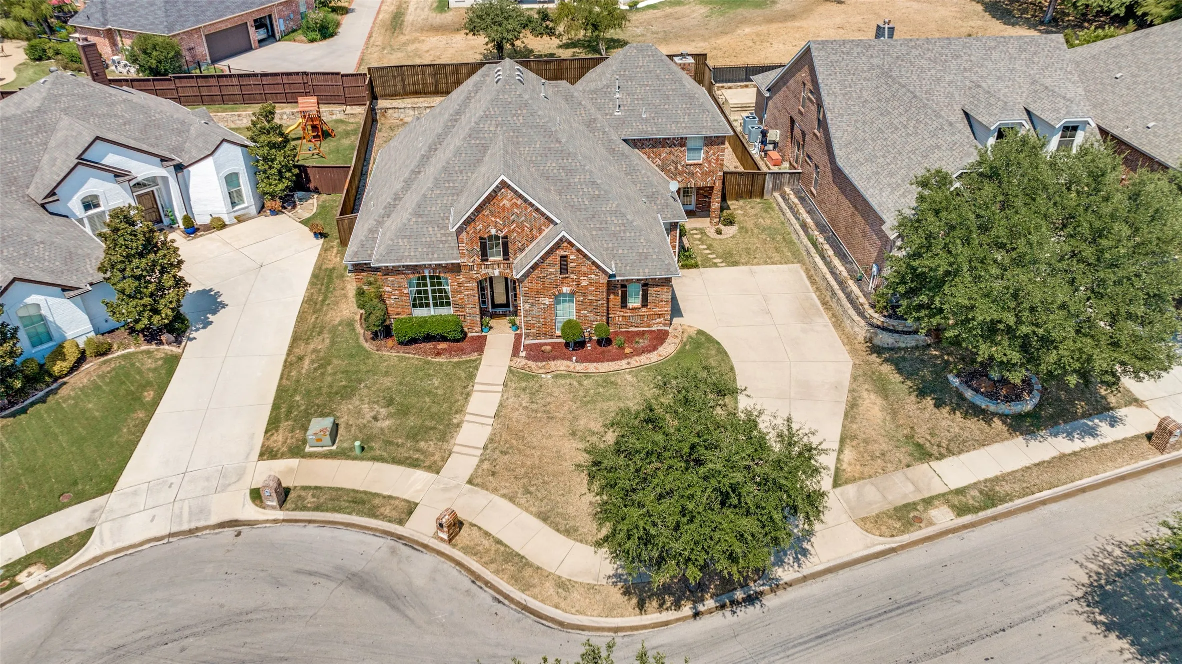Single Family Residence For Sale in Denton County , 205 THISTLE Ridge, Denton, Texas 76210, 4 Bedroom, 4 Bathroom, 2 Garage spaces, 3,621 Sqft, built in 2005, mls#21372404, Real Estate Agent in Denton, Homes For Sale in Denton county, Homes For Sale in Denton, Realtor in Denton Texas, Real Estate Brokerage Independent Realty Texas, Luminita Cordes Realtor