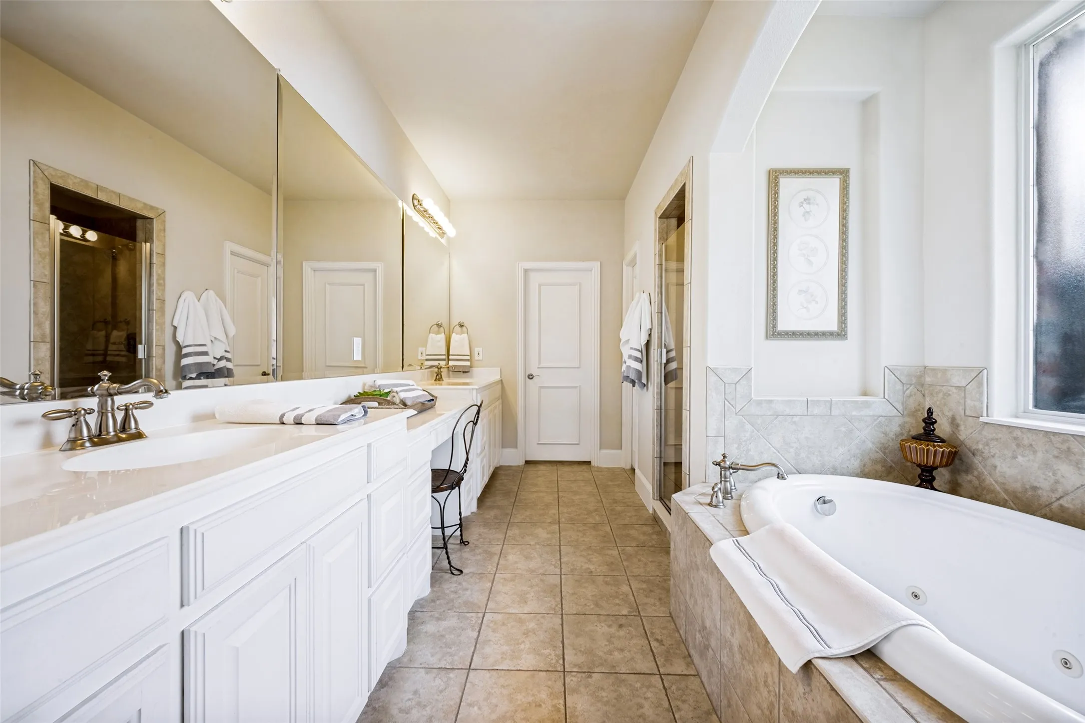 Single Family Residence For Sale in Denton County , 205 THISTLE Ridge, Denton, Texas 76210, 4 Bedroom, 4 Bathroom, 2 Garage spaces, 3,621 Sqft, built in 2005, mls#21372404, Real Estate Agent in Denton, Homes For Sale in Denton county, Homes For Sale in Denton, Realtor in Denton Texas, Real Estate Brokerage Independent Realty Texas, Luminita Cordes Realtor