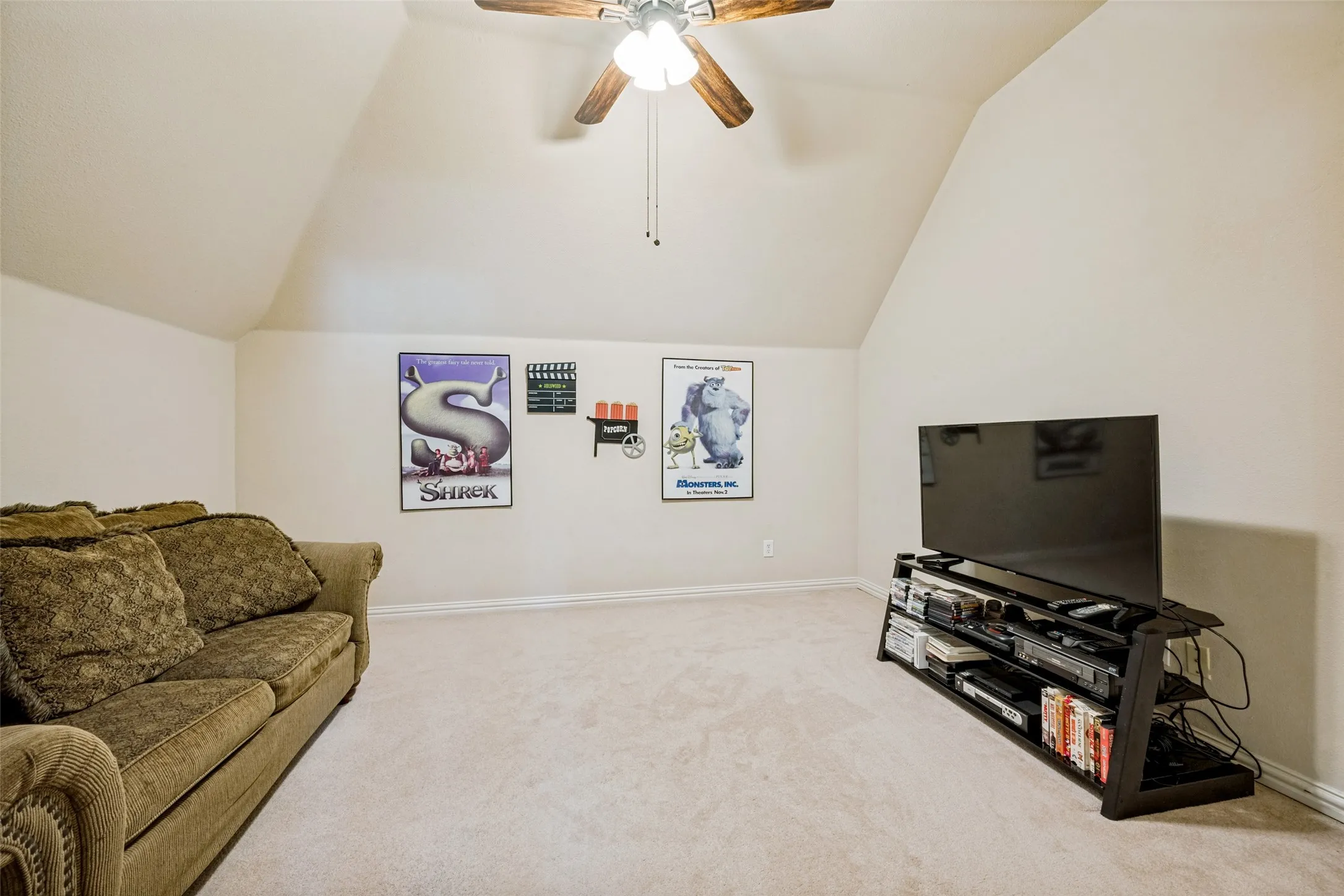 Single Family Residence For Sale in Denton County , 205 THISTLE Ridge, Denton, Texas 76210, 4 Bedroom, 4 Bathroom, 2 Garage spaces, 3,621 Sqft, built in 2005, mls#21372404, Real Estate Agent in Denton, Homes For Sale in Denton county, Homes For Sale in Denton, Realtor in Denton Texas, Real Estate Brokerage Independent Realty Texas, Luminita Cordes Realtor
