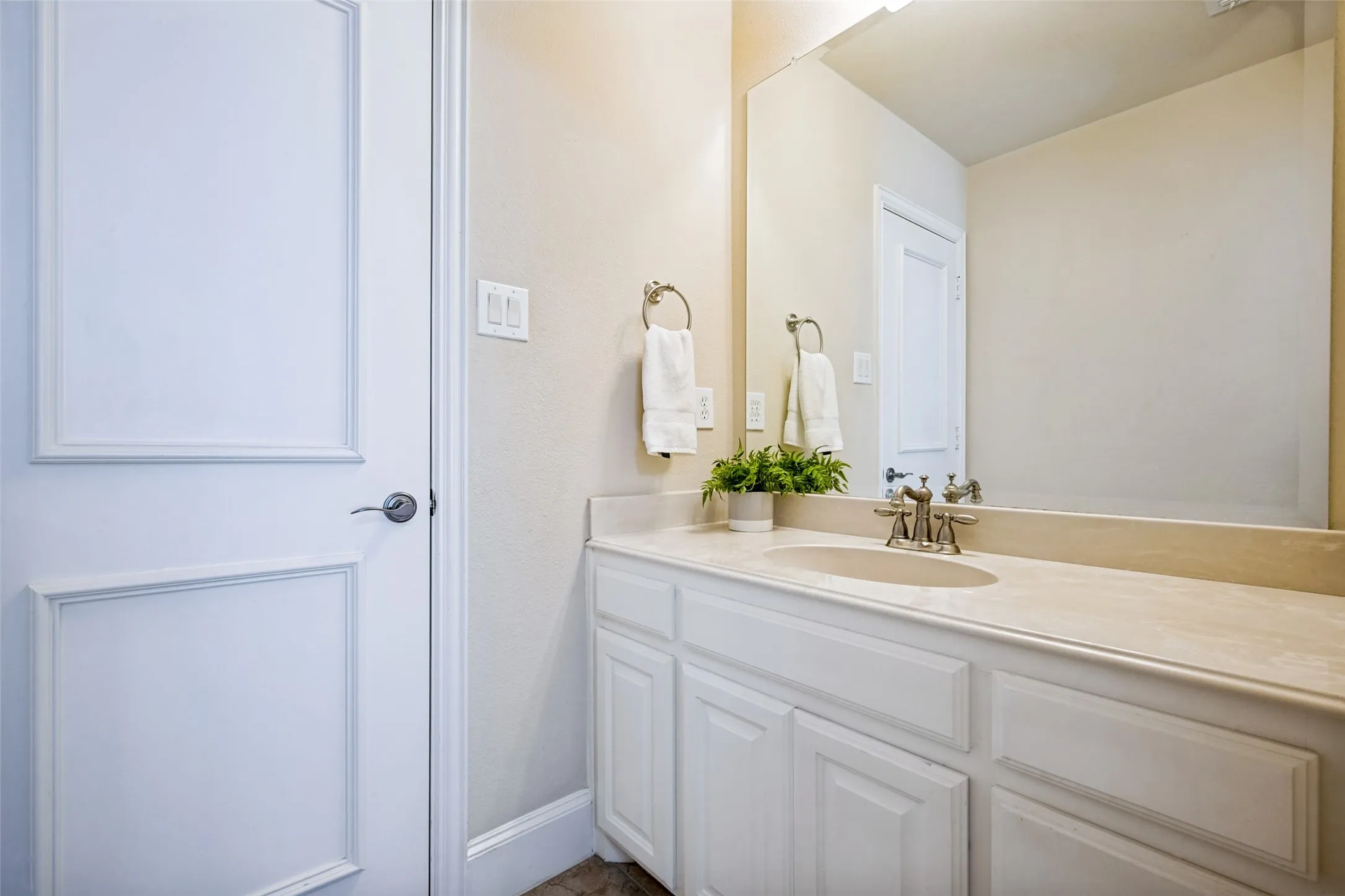 Upstairs full bathroom