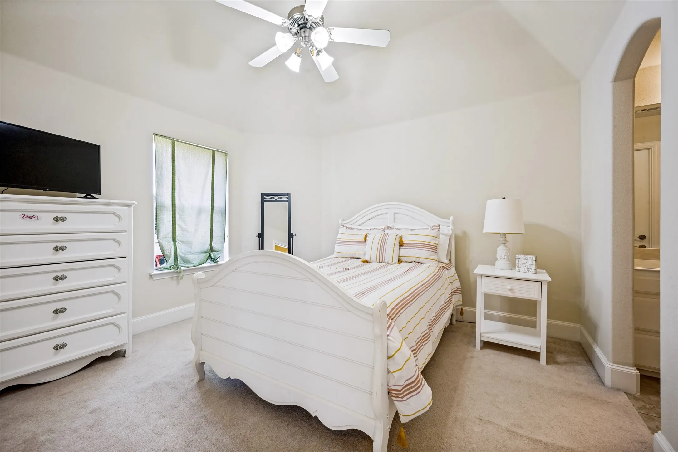 Single Family Residence For Sale in Denton County , 205 THISTLE Ridge, Denton, Texas 76210, 4 Bedroom, 4 Bathroom, 2 Garage spaces, 3,621 Sqft, built in 2005, mls#21372404, Real Estate Agent in Denton, Homes For Sale in Denton county, Homes For Sale in Denton, Realtor in Denton Texas, Real Estate Brokerage Independent Realty Texas, Luminita Cordes Realtor