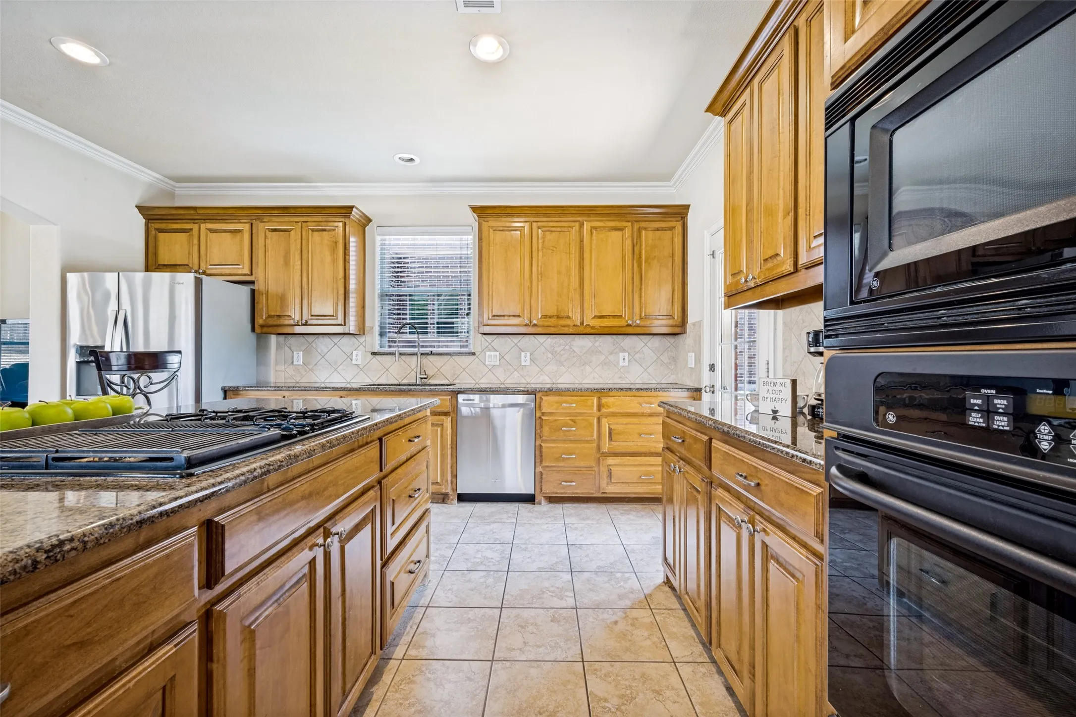 Single Family Residence For Sale in Denton County , 205 THISTLE Ridge, Denton, Texas 76210, 4 Bedroom, 4 Bathroom, 2 Garage spaces, 3,621 Sqft, built in 2005, mls#21372404, Real Estate Agent in Denton, Homes For Sale in Denton county, Homes For Sale in Denton, Realtor in Denton Texas, Real Estate Brokerage Independent Realty Texas, Luminita Cordes Realtor