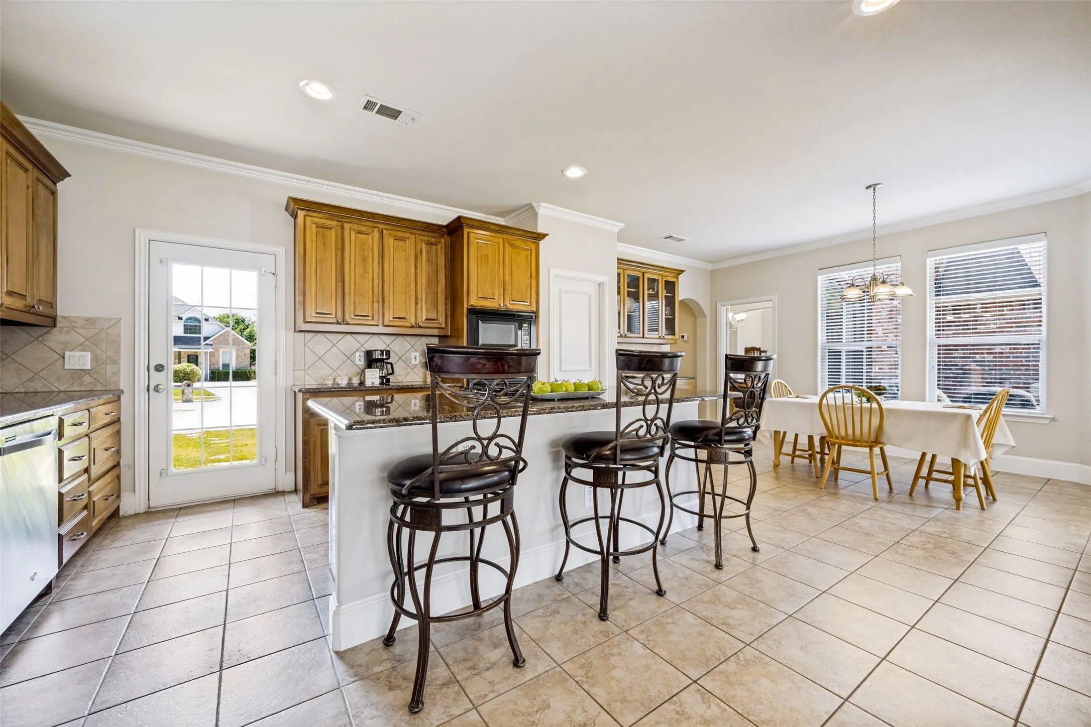 Single Family Residence For Sale in Denton County , 205 THISTLE Ridge, Denton, Texas 76210, 4 Bedroom, 4 Bathroom, 2 Garage spaces, 3,621 Sqft, built in 2005, mls#21372404, Real Estate Agent in Denton, Homes For Sale in Denton county, Homes For Sale in Denton, Realtor in Denton Texas, Real Estate Brokerage Independent Realty Texas, Luminita Cordes Realtor