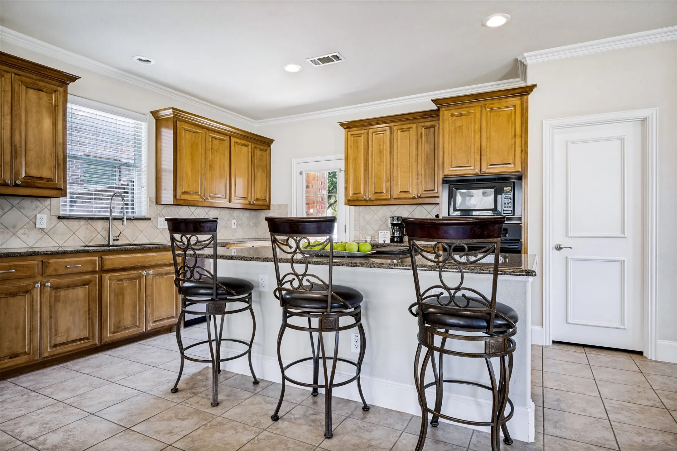 Single Family Residence For Sale in Denton County , 205 THISTLE Ridge, Denton, Texas 76210, 4 Bedroom, 4 Bathroom, 2 Garage spaces, 3,621 Sqft, built in 2005, mls#21372404, Real Estate Agent in Denton, Homes For Sale in Denton county, Homes For Sale in Denton, Realtor in Denton Texas, Real Estate Brokerage Independent Realty Texas, Luminita Cordes Realtor