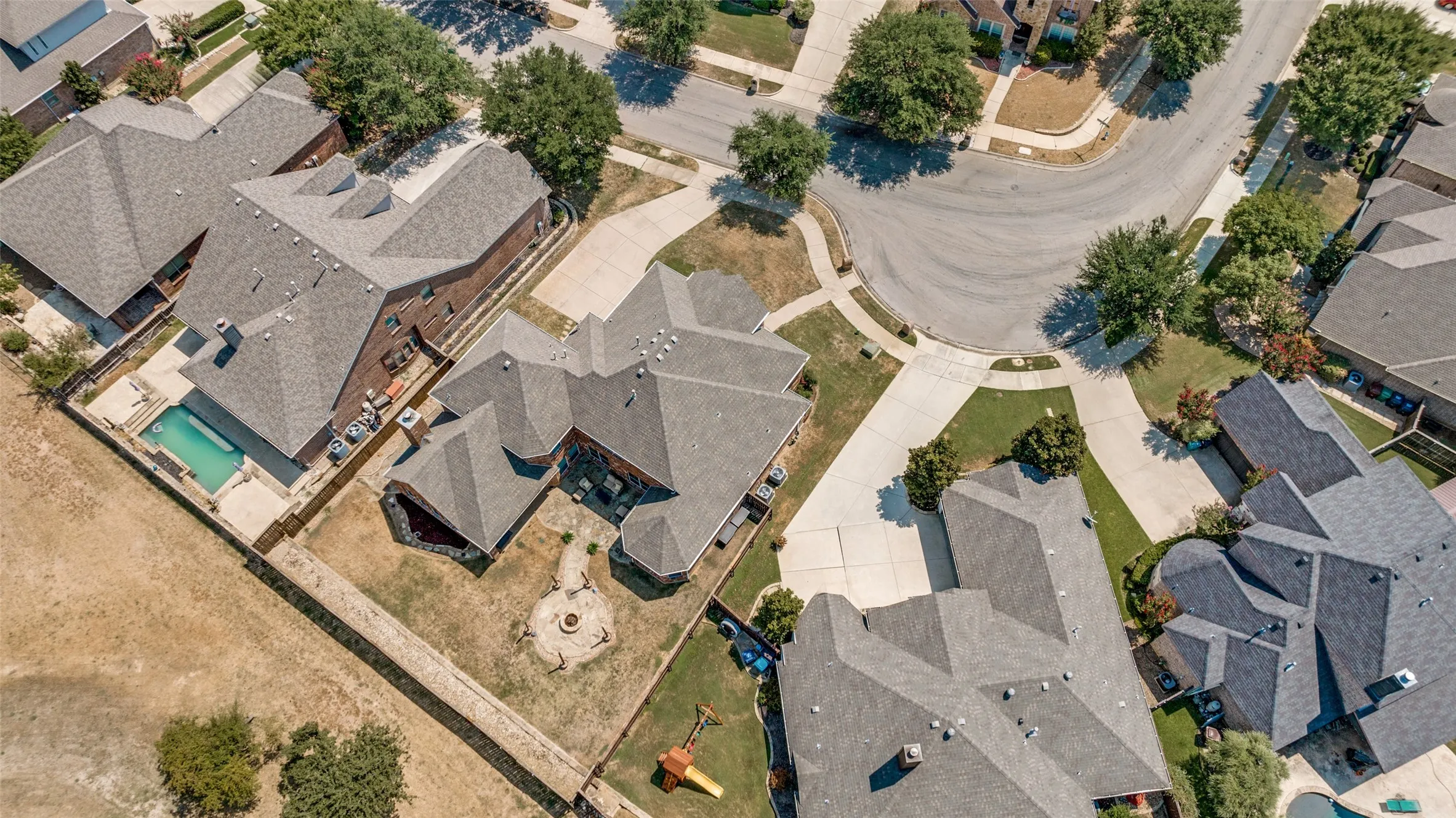 Single Family Residence For Sale in Denton County , 205 THISTLE Ridge, Denton, Texas 76210, 4 Bedroom, 4 Bathroom, 2 Garage spaces, 3,621 Sqft, built in 2005, mls#21372404, Real Estate Agent in Denton, Homes For Sale in Denton county, Homes For Sale in Denton, Realtor in Denton Texas, Real Estate Brokerage Independent Realty Texas, Luminita Cordes Realtor