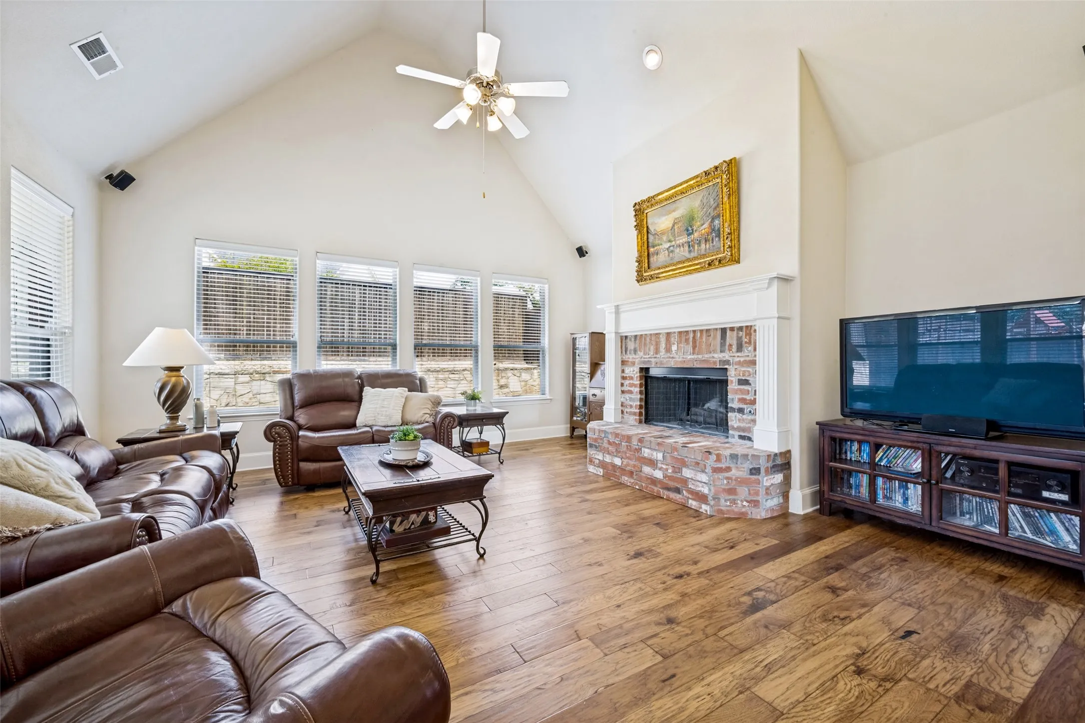 Single Family Residence For Sale in Denton County , 205 THISTLE Ridge, Denton, Texas 76210, 4 Bedroom, 4 Bathroom, 2 Garage spaces, 3,621 Sqft, built in 2005, mls#21372404, Real Estate Agent in Denton, Homes For Sale in Denton county, Homes For Sale in Denton, Realtor in Denton Texas, Real Estate Brokerage Independent Realty Texas, Luminita Cordes Realtor