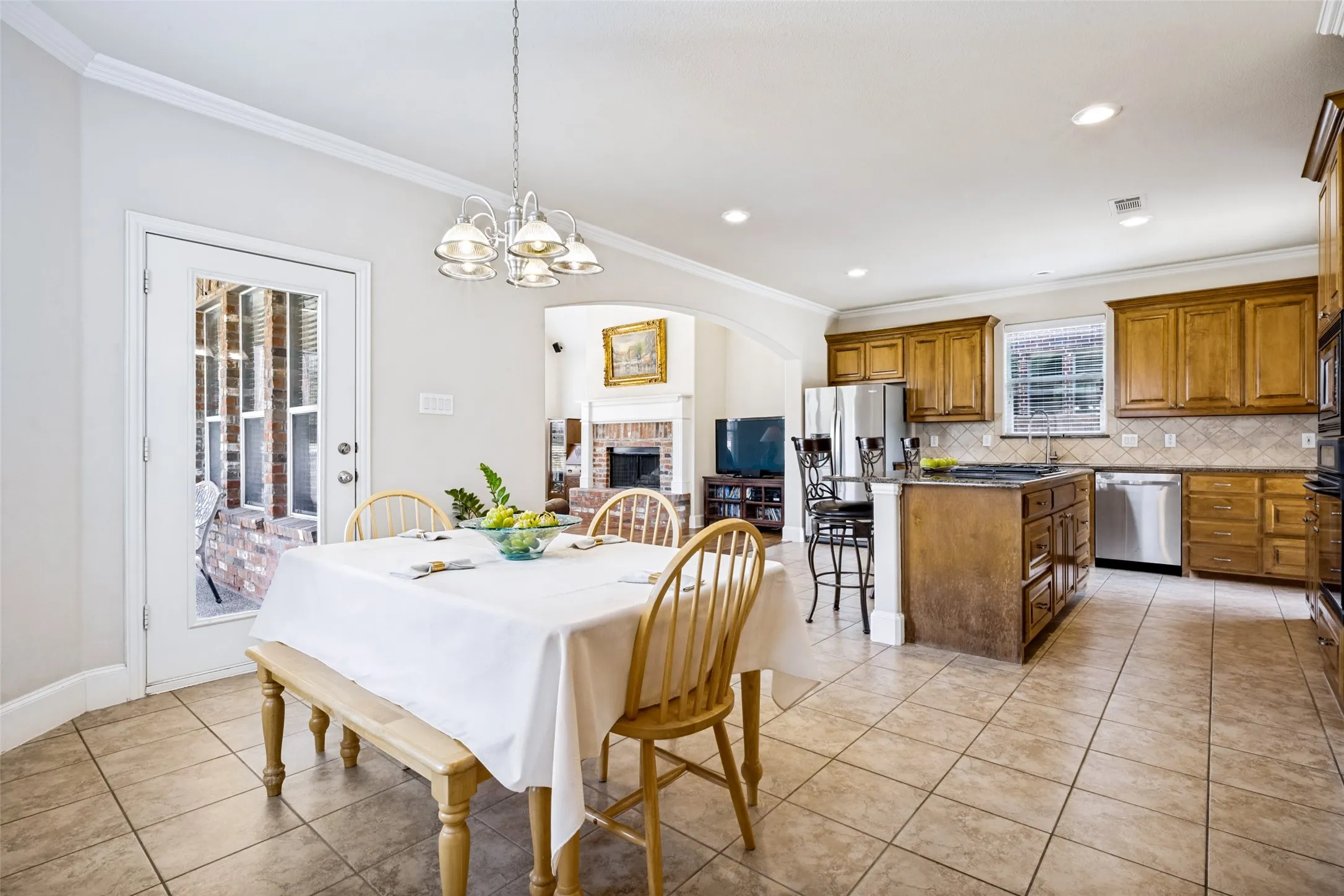 Single Family Residence For Sale in Denton County , 205 THISTLE Ridge, Denton, Texas 76210, 4 Bedroom, 4 Bathroom, 2 Garage spaces, 3,621 Sqft, built in 2005, mls#21372404, Real Estate Agent in Denton, Homes For Sale in Denton county, Homes For Sale in Denton, Realtor in Denton Texas, Real Estate Brokerage Independent Realty Texas, Luminita Cordes Realtor