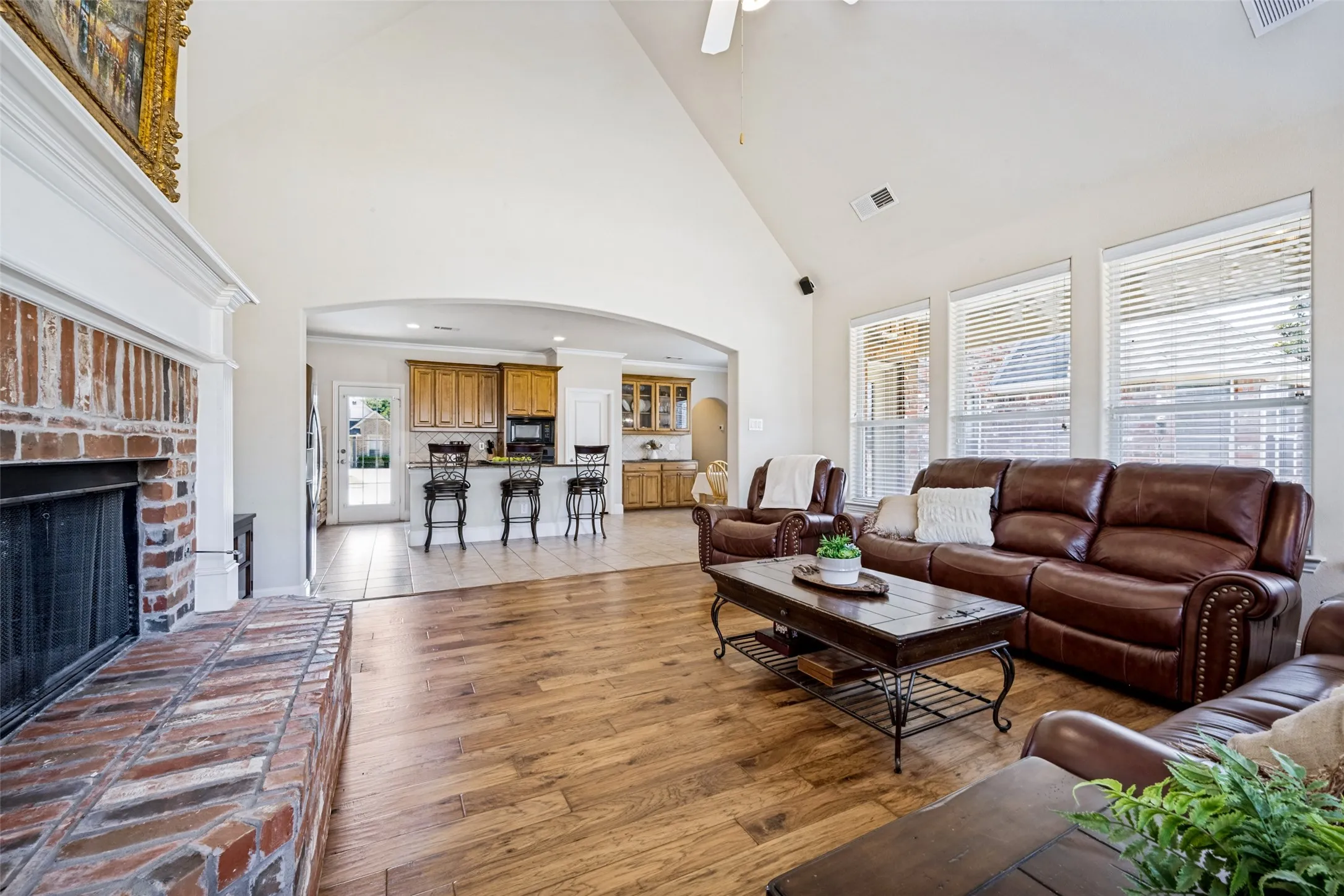 Single Family Residence For Sale in Denton County , 205 THISTLE Ridge, Denton, Texas 76210, 4 Bedroom, 4 Bathroom, 2 Garage spaces, 3,621 Sqft, built in 2005, mls#21372404, Real Estate Agent in Denton, Homes For Sale in Denton county, Homes For Sale in Denton, Realtor in Denton Texas, Real Estate Brokerage Independent Realty Texas, Luminita Cordes Realtor