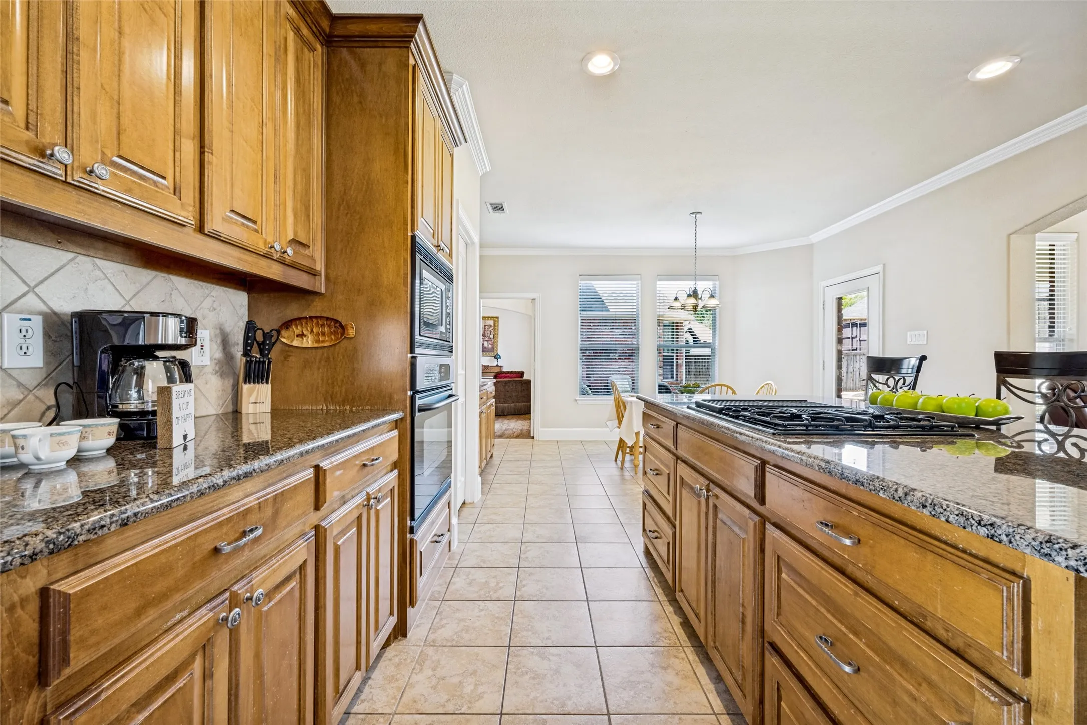 Single Family Residence For Sale in Denton County , 205 THISTLE Ridge, Denton, Texas 76210, 4 Bedroom, 4 Bathroom, 2 Garage spaces, 3,621 Sqft, built in 2005, mls#21372404, Real Estate Agent in Denton, Homes For Sale in Denton county, Homes For Sale in Denton, Realtor in Denton Texas, Real Estate Brokerage Independent Realty Texas, Luminita Cordes Realtor