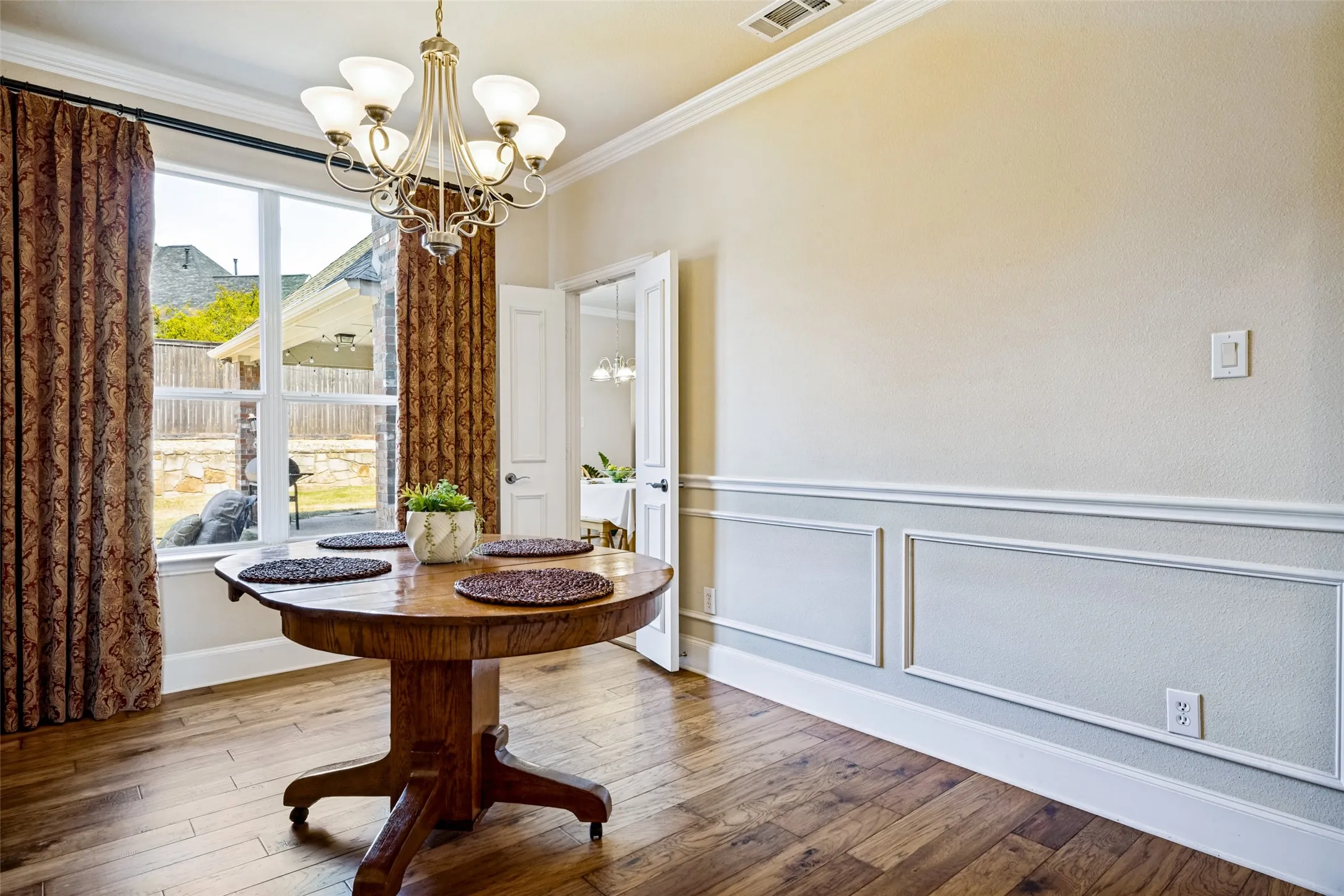 Single Family Residence For Sale in Denton County , 205 THISTLE Ridge, Denton, Texas 76210, 4 Bedroom, 4 Bathroom, 2 Garage spaces, 3,621 Sqft, built in 2005, mls#21372404, Real Estate Agent in Denton, Homes For Sale in Denton county, Homes For Sale in Denton, Realtor in Denton Texas, Real Estate Brokerage Independent Realty Texas, Luminita Cordes Realtor
