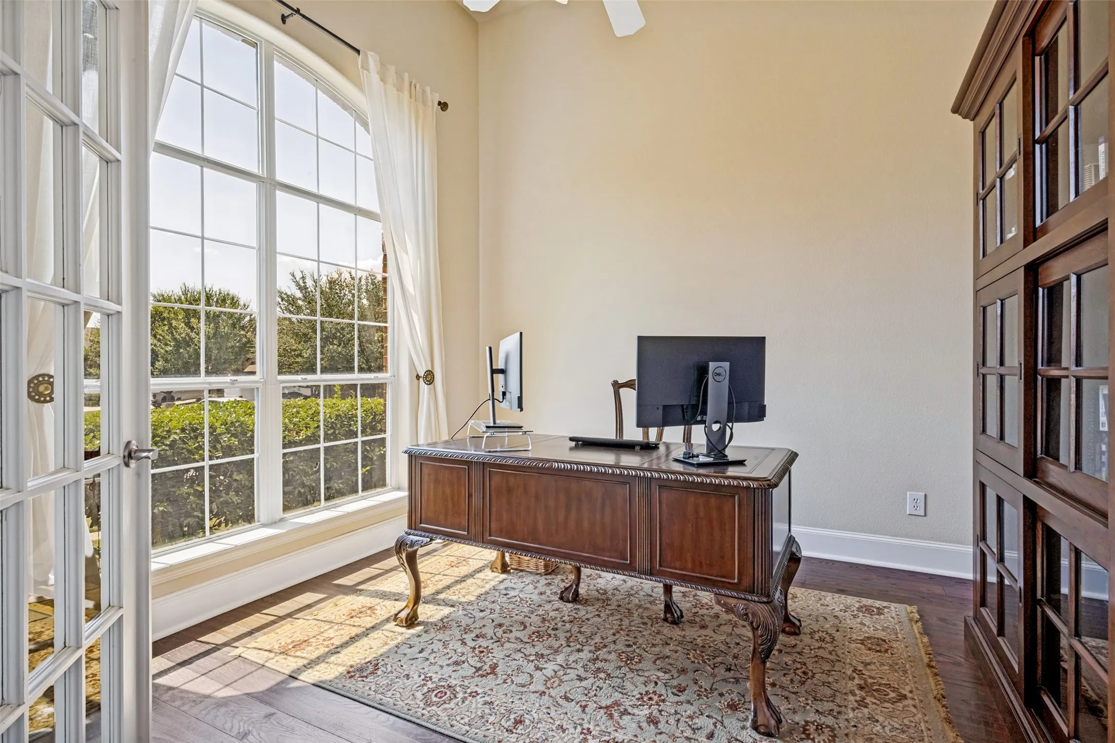 Single Family Residence For Sale in Denton County , 205 THISTLE Ridge, Denton, Texas 76210, 4 Bedroom, 4 Bathroom, 2 Garage spaces, 3,621 Sqft, built in 2005, mls#21372404, Real Estate Agent in Denton, Homes For Sale in Denton county, Homes For Sale in Denton, Realtor in Denton Texas, Real Estate Brokerage Independent Realty Texas, Luminita Cordes Realtor
