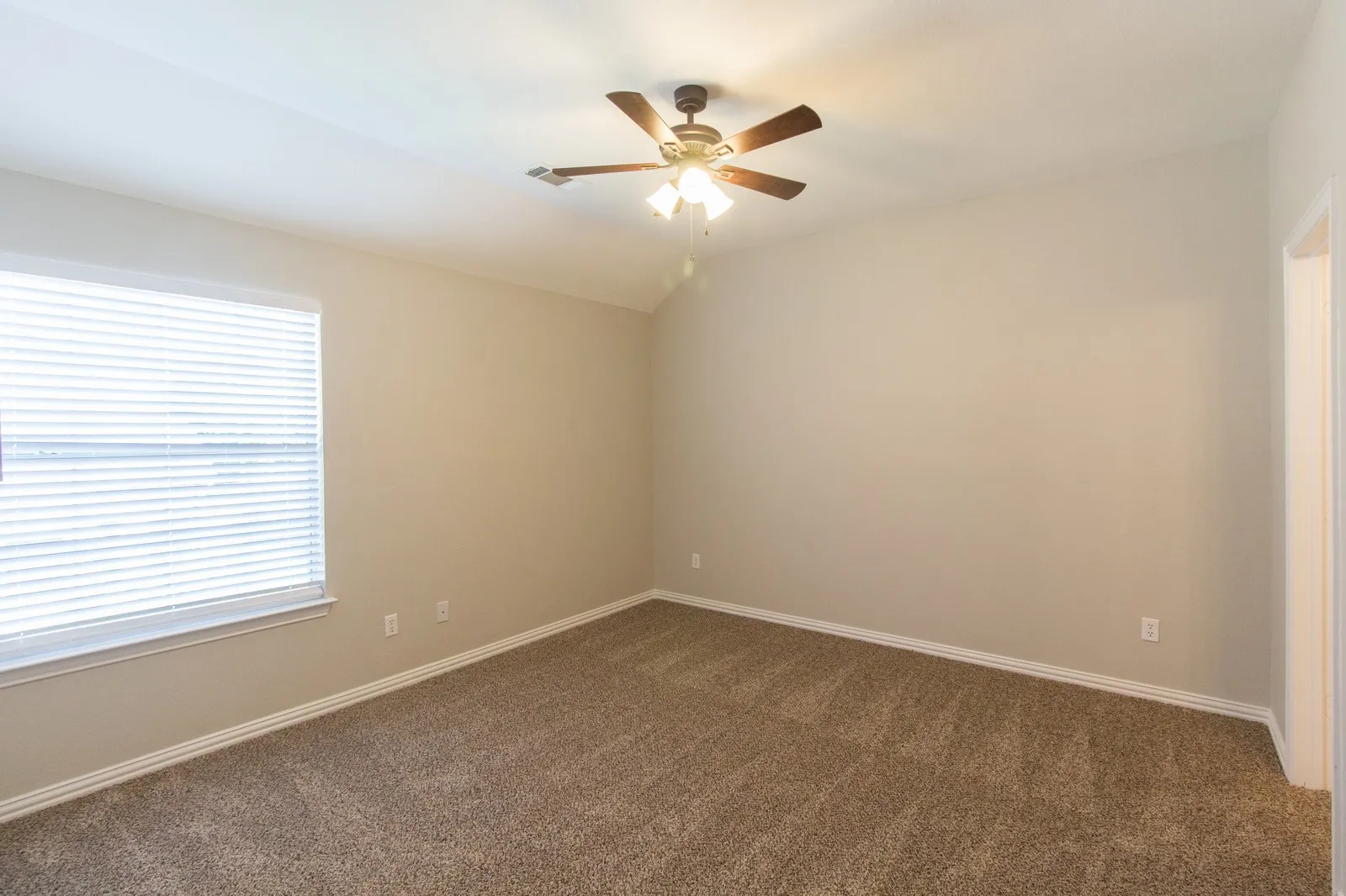 Single Family Residence For Sale in Collin County , 2608 Stone Mountain Court, Plano, Texas 75025, 4 Bedroom, 4 Bathroom, 2 Garage spaces, 3,442 Sqft, built in 1997, mls#21371889, Real Estate Agent in Plano, Homes For Sale in Collin county, Homes For Sale in Plano, Realtor in Plano Texas, Real Estate Brokerage Independent Realty Texas, Luminita Cordes Realtor