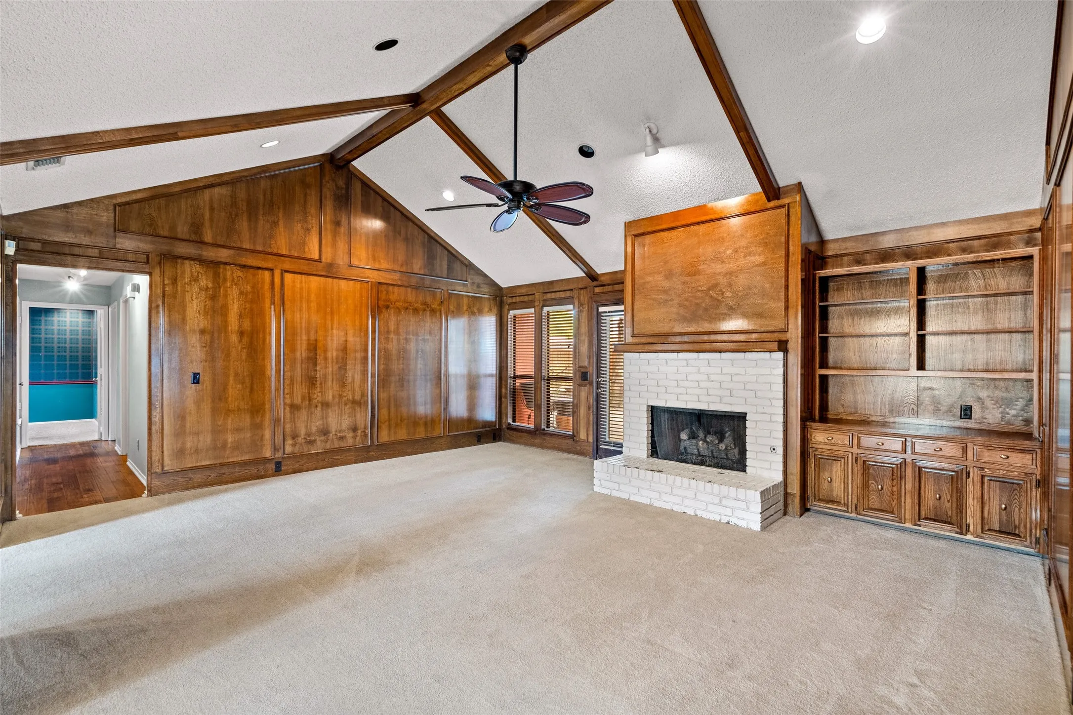 Single Family Residence For Sale in Collin County , 720 Green Brook Drive, Allen, Texas 75002, 3 Bedroom, 2 Bathroom, 2 Garage spaces, 1,770 Sqft, built in 1982, mls#21364467, Real Estate Agent in Allen, Homes For Sale in Collin county, Homes For Sale in Allen, Realtor in Allen Texas, Real Estate Brokerage Independent Realty Texas, Luminita Cordes Realtor
