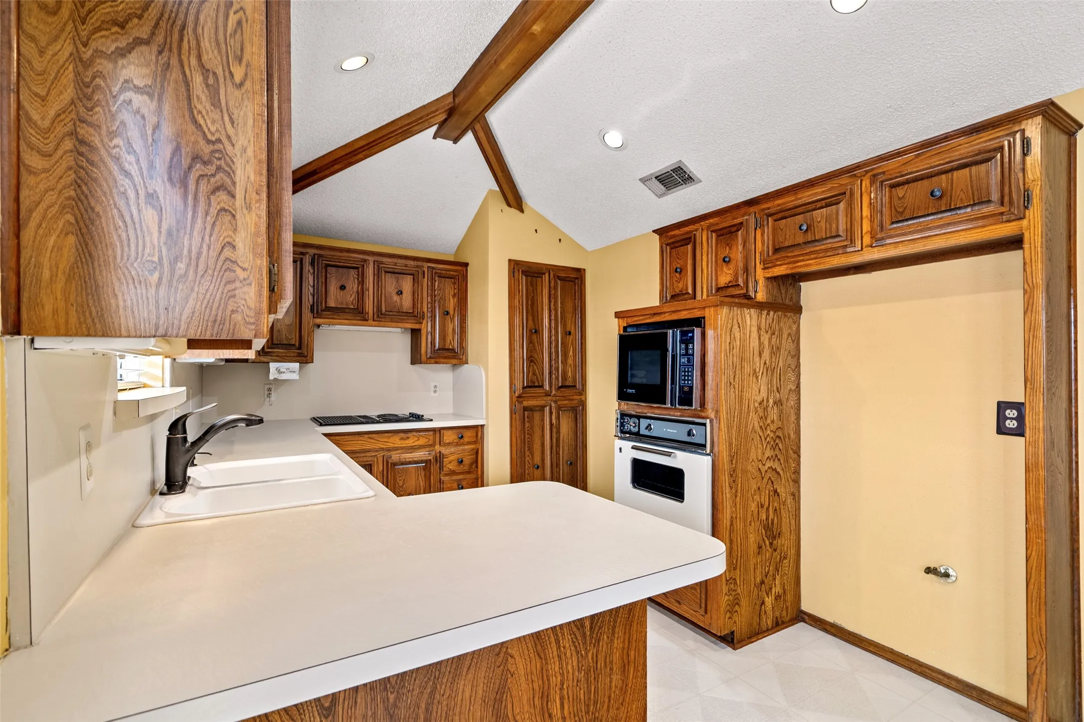 Single Family Residence For Sale in Collin County , 720 Green Brook Drive, Allen, Texas 75002, 3 Bedroom, 2 Bathroom, 2 Garage spaces, 1,770 Sqft, built in 1982, mls#21364467, Real Estate Agent in Allen, Homes For Sale in Collin county, Homes For Sale in Allen, Realtor in Allen Texas, Real Estate Brokerage Independent Realty Texas, Luminita Cordes Realtor