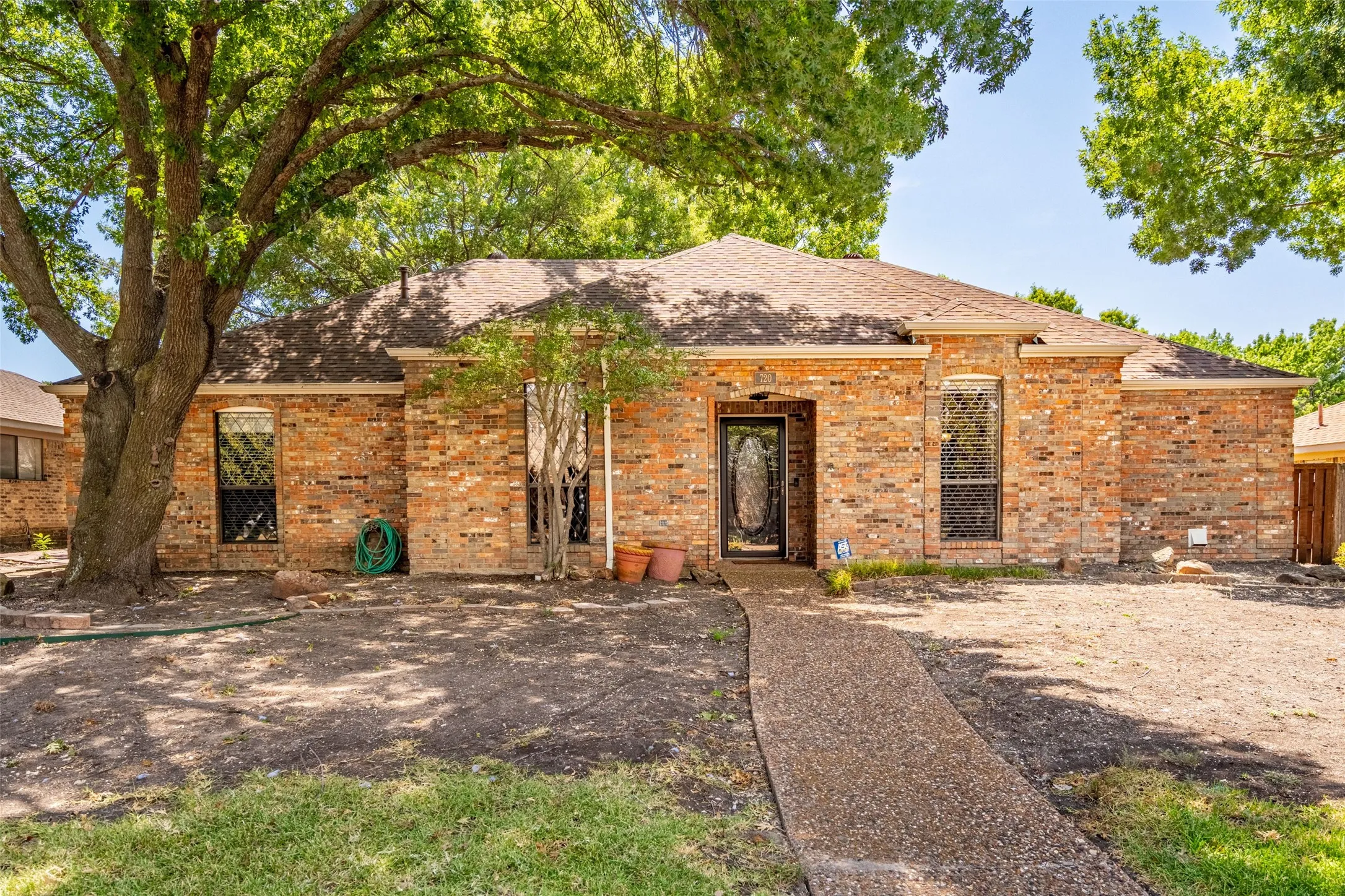 Single Family Residence For Sale in Collin County , 720 Green Brook Drive, Allen, Texas 75002, 3 Bedroom, 2 Bathroom, 2 Garage spaces, 1,770 Sqft, built in 1982, mls#21364467, Real Estate Agent in Allen, Homes For Sale in Collin county, Homes For Sale in Allen, Realtor in Allen Texas, Real Estate Brokerage Independent Realty Texas, Luminita Cordes Realtor