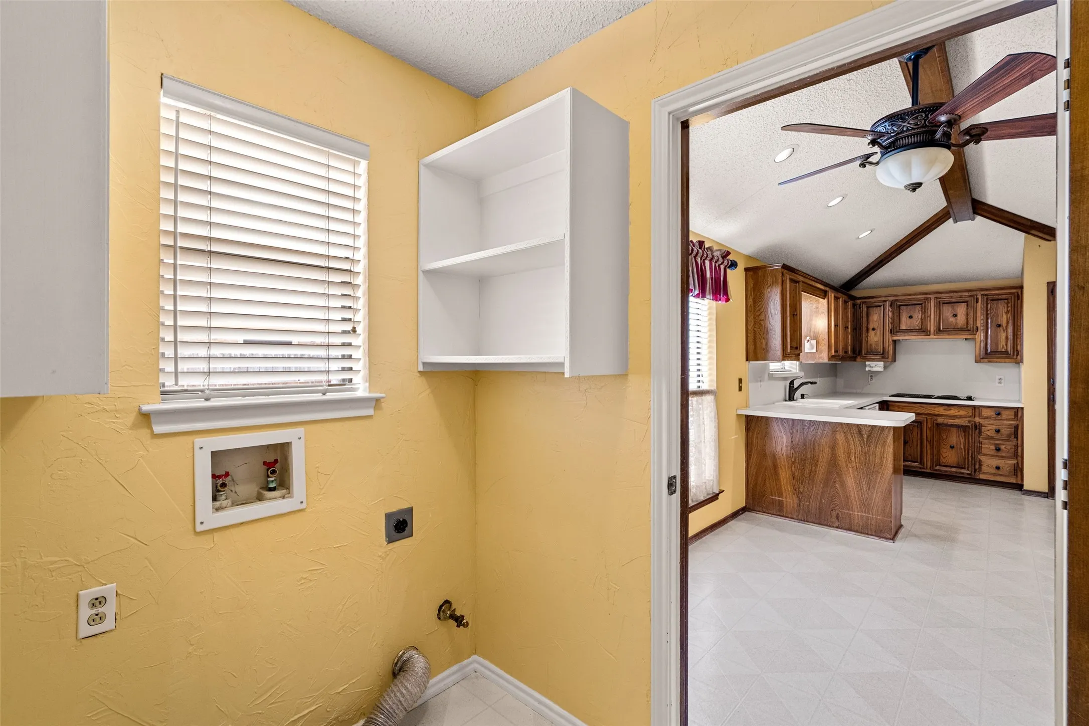 Single Family Residence For Sale in Collin County , 720 Green Brook Drive, Allen, Texas 75002, 3 Bedroom, 2 Bathroom, 2 Garage spaces, 1,770 Sqft, built in 1982, mls#21364467, Real Estate Agent in Allen, Homes For Sale in Collin county, Homes For Sale in Allen, Realtor in Allen Texas, Real Estate Brokerage Independent Realty Texas, Luminita Cordes Realtor