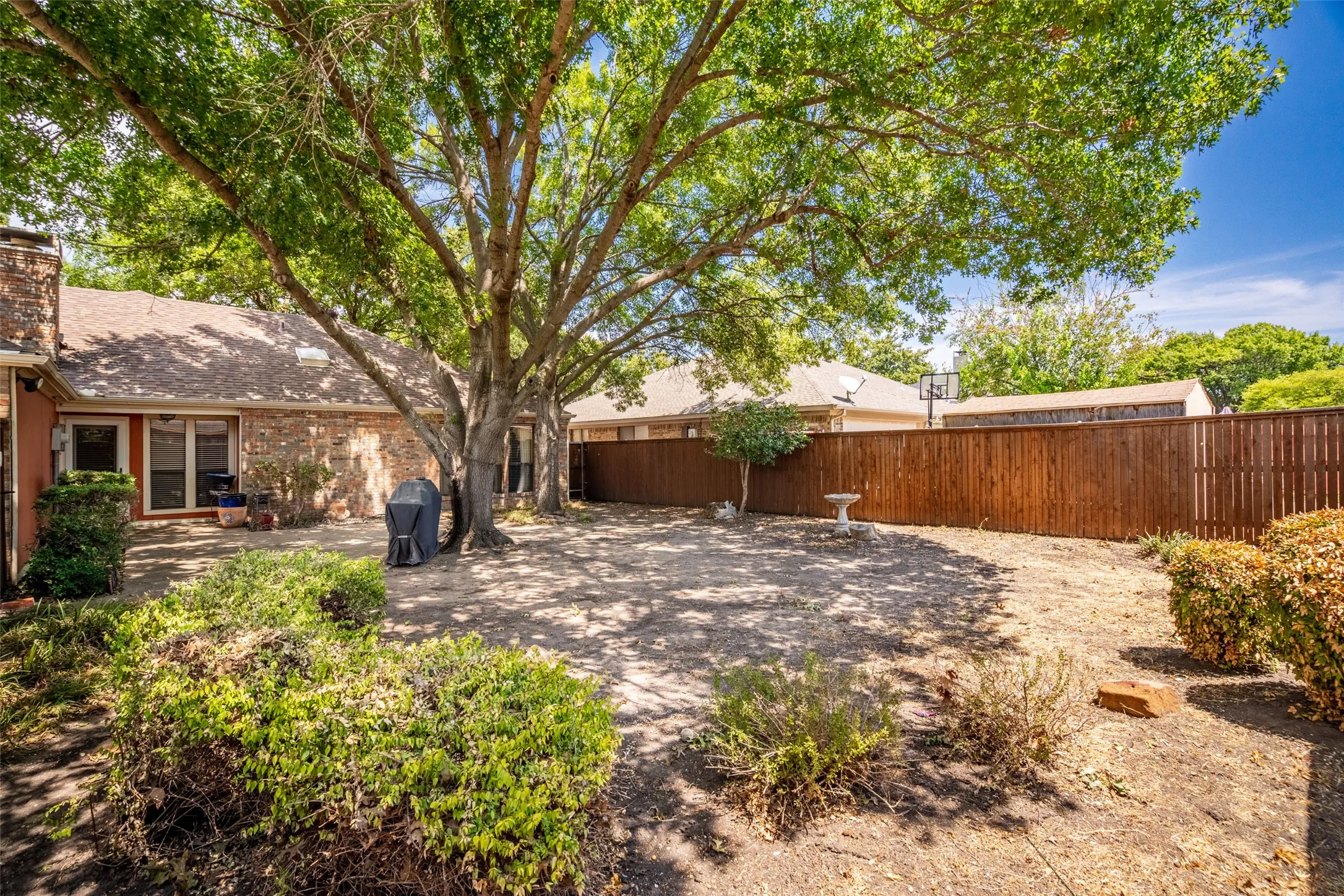 Single Family Residence For Sale in Collin County , 720 Green Brook Drive, Allen, Texas 75002, 3 Bedroom, 2 Bathroom, 2 Garage spaces, 1,770 Sqft, built in 1982, mls#21364467, Real Estate Agent in Allen, Homes For Sale in Collin county, Homes For Sale in Allen, Realtor in Allen Texas, Real Estate Brokerage Independent Realty Texas, Luminita Cordes Realtor