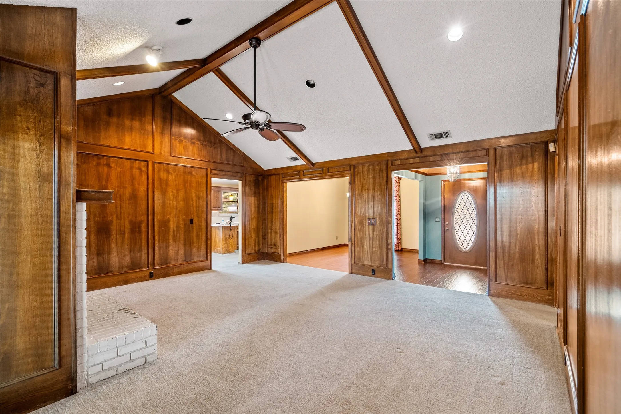 Single Family Residence For Sale in Collin County , 720 Green Brook Drive, Allen, Texas 75002, 3 Bedroom, 2 Bathroom, 2 Garage spaces, 1,770 Sqft, built in 1982, mls#21364467, Real Estate Agent in Allen, Homes For Sale in Collin county, Homes For Sale in Allen, Realtor in Allen Texas, Real Estate Brokerage Independent Realty Texas, Luminita Cordes Realtor
