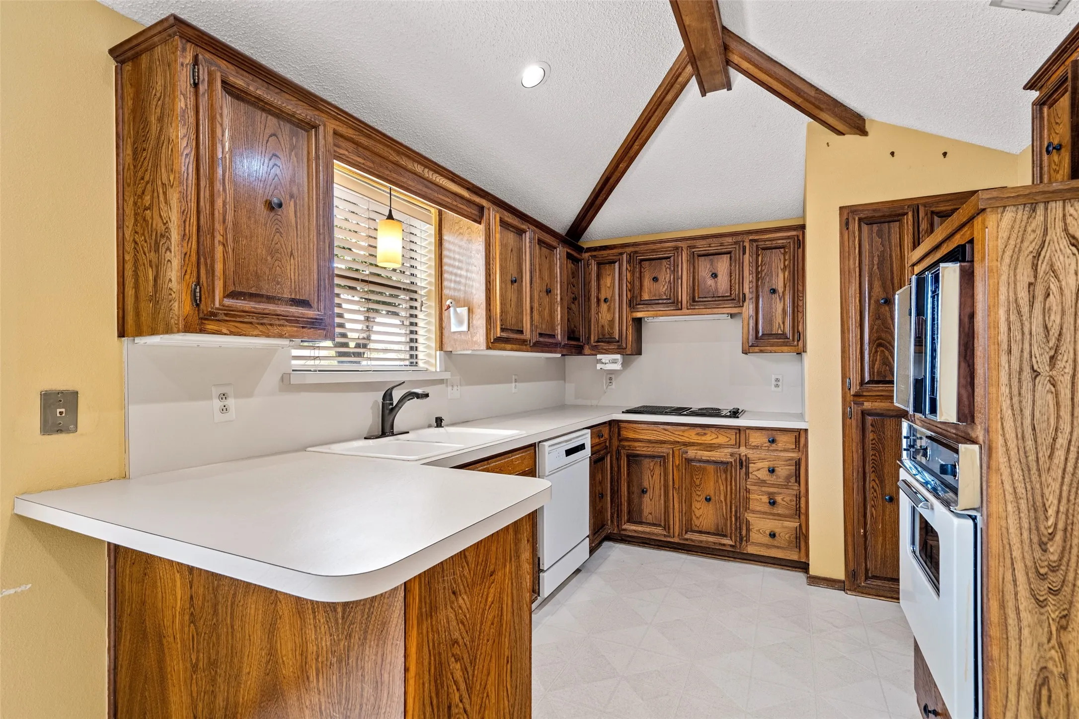 Single Family Residence For Sale in Collin County , 720 Green Brook Drive, Allen, Texas 75002, 3 Bedroom, 2 Bathroom, 2 Garage spaces, 1,770 Sqft, built in 1982, mls#21364467, Real Estate Agent in Allen, Homes For Sale in Collin county, Homes For Sale in Allen, Realtor in Allen Texas, Real Estate Brokerage Independent Realty Texas, Luminita Cordes Realtor
