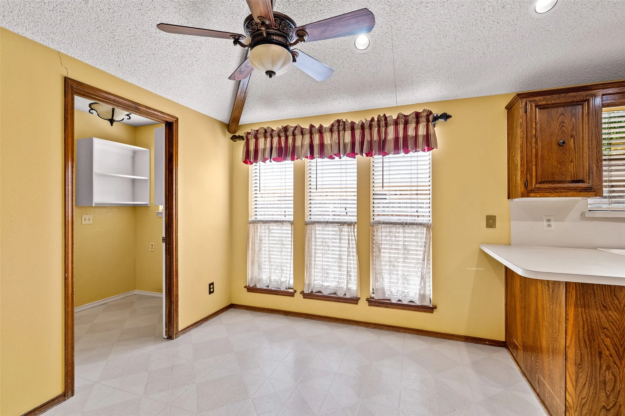 Single Family Residence For Sale in Collin County , 720 Green Brook Drive, Allen, Texas 75002, 3 Bedroom, 2 Bathroom, 2 Garage spaces, 1,770 Sqft, built in 1982, mls#21364467, Real Estate Agent in Allen, Homes For Sale in Collin county, Homes For Sale in Allen, Realtor in Allen Texas, Real Estate Brokerage Independent Realty Texas, Luminita Cordes Realtor