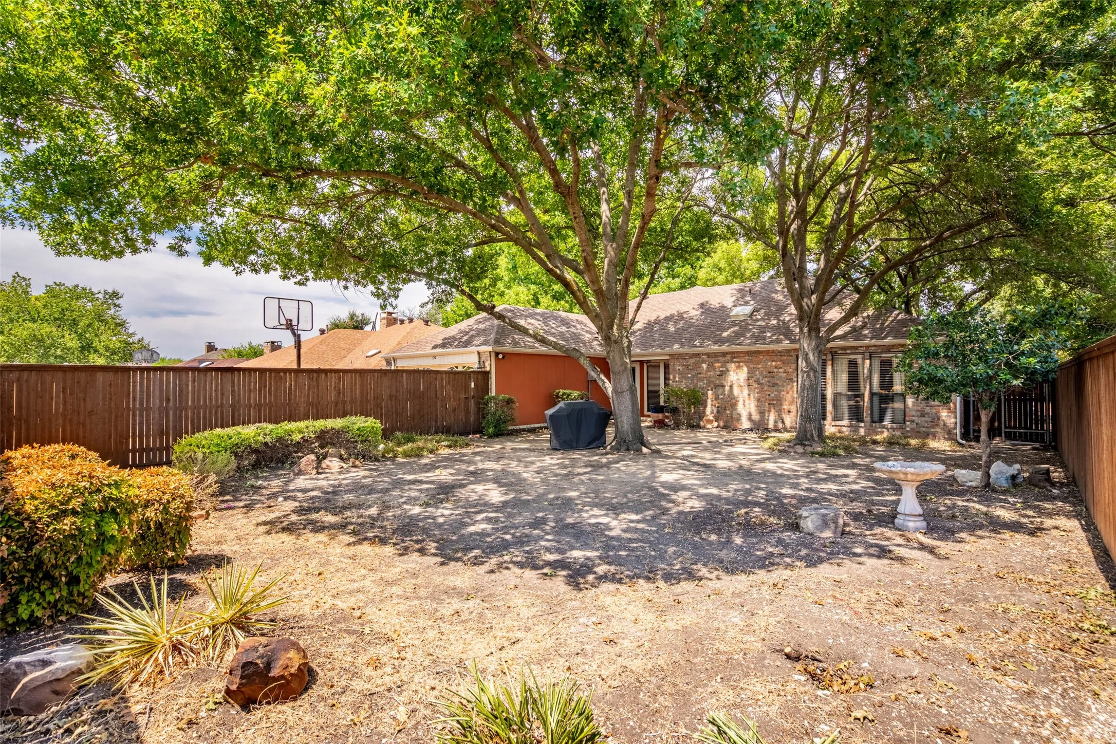 Single Family Residence For Sale in Collin County , 720 Green Brook Drive, Allen, Texas 75002, 3 Bedroom, 2 Bathroom, 2 Garage spaces, 1,770 Sqft, built in 1982, mls#21364467, Real Estate Agent in Allen, Homes For Sale in Collin county, Homes For Sale in Allen, Realtor in Allen Texas, Real Estate Brokerage Independent Realty Texas, Luminita Cordes Realtor