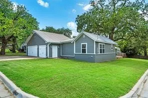 Single Family Residence For Rent in Parker County , 411 Harcourt Street, Weatherford, Texas 76086, 3 Bedroom, 3 Bathroom, 2 Garage spaces, 1,853 Sqft, built in 1949, mls#21373496, Real Estate Agent in Weatherford, Homes For Rent in Parker county, Homes For Rent in Weatherford, Realtor in Weatherford Texas, Real Estate Brokerage Independent Realty Texas, Luminita Cordes Realtor