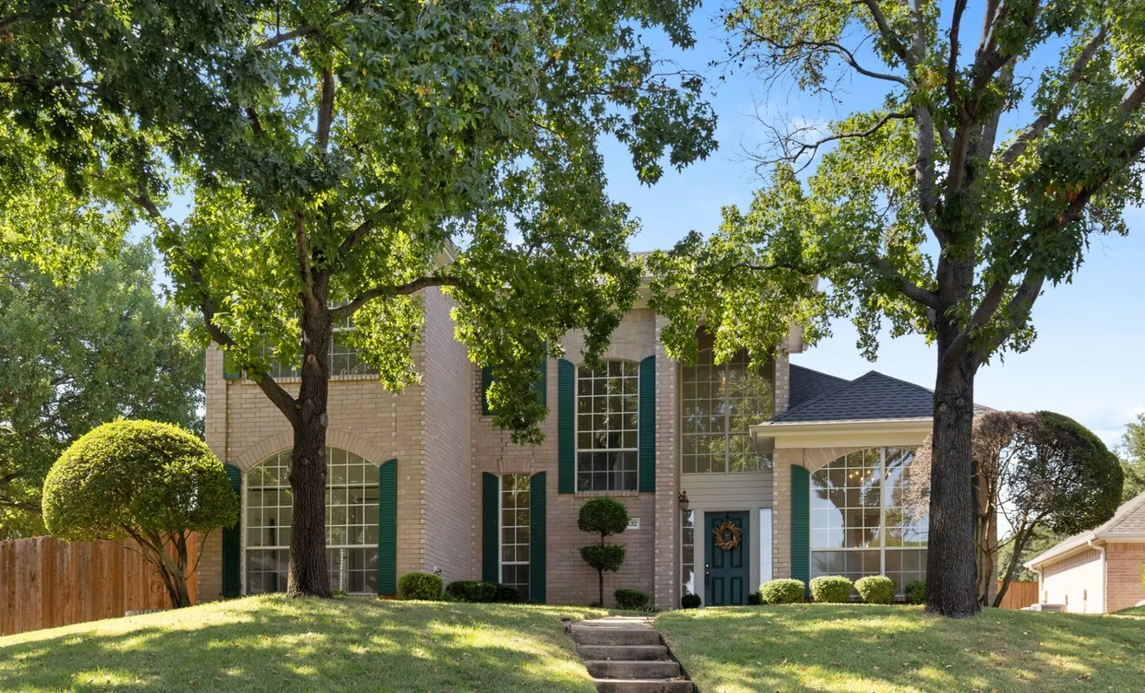 Single Family Residence For Sale in Denton County , 1432 Swan Court, Lewisville, Texas 75077, 3 Bedroom, 3 Bathroom, 2 Garage spaces, 1,940 Sqft, built in 1994, mls#21373038, Real Estate Agent in Lewisville, Homes For Sale in Denton county, Homes For Sale in Lewisville, Realtor in Lewisville Texas, Real Estate Brokerage Independent Realty Texas, Luminita Cordes Realtor