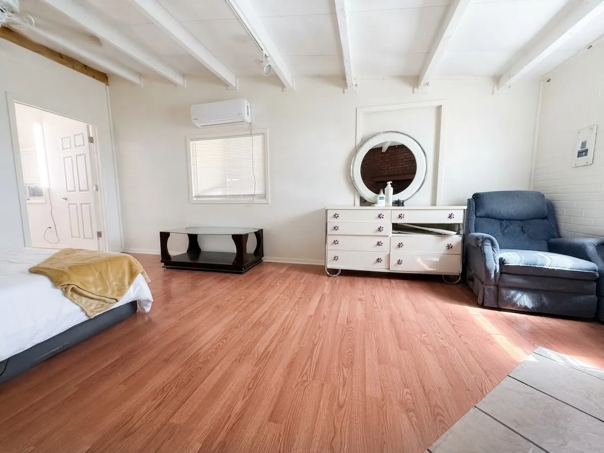 Mobile Home For Sale in Hunt County , 10042 Private Road 3815, Quinlan, Texas 75474, 2 Bedroom, 2 Bathroom, Garage spaces, 1,260 Sqft, built in 1990, mls#21373409, Real Estate Agent in Quinlan, Homes For Sale in Hunt county, Homes For Sale in Quinlan, Realtor in Quinlan Texas, Real Estate Brokerage Independent Realty Texas, Luminita Cordes Realtor