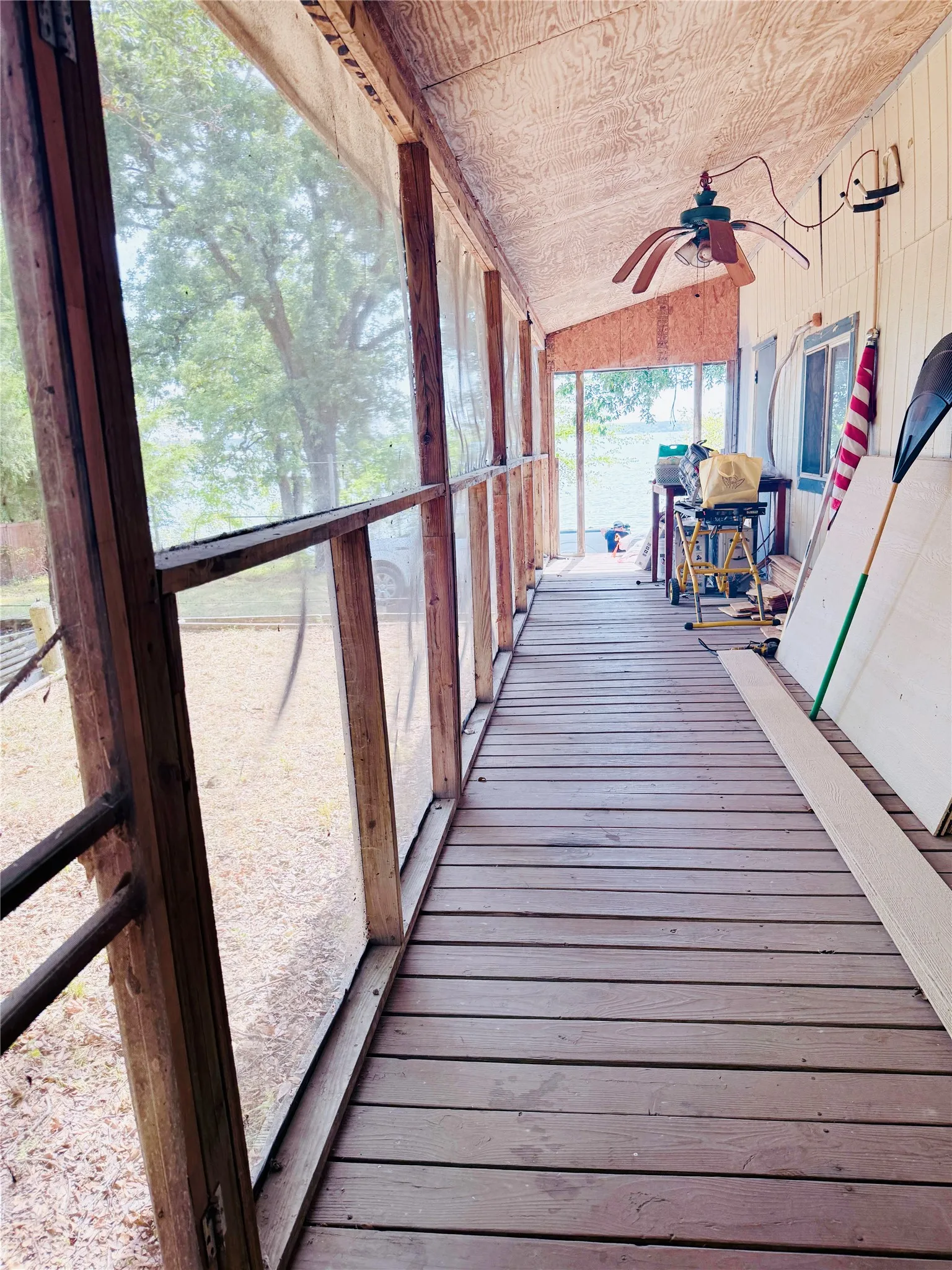 Mobile Home For Sale in Hunt County , 10042 Private Road 3815, Quinlan, Texas 75474, 2 Bedroom, 2 Bathroom, Garage spaces, 1,260 Sqft, built in 1990, mls#21373409, Real Estate Agent in Quinlan, Homes For Sale in Hunt county, Homes For Sale in Quinlan, Realtor in Quinlan Texas, Real Estate Brokerage Independent Realty Texas, Luminita Cordes Realtor