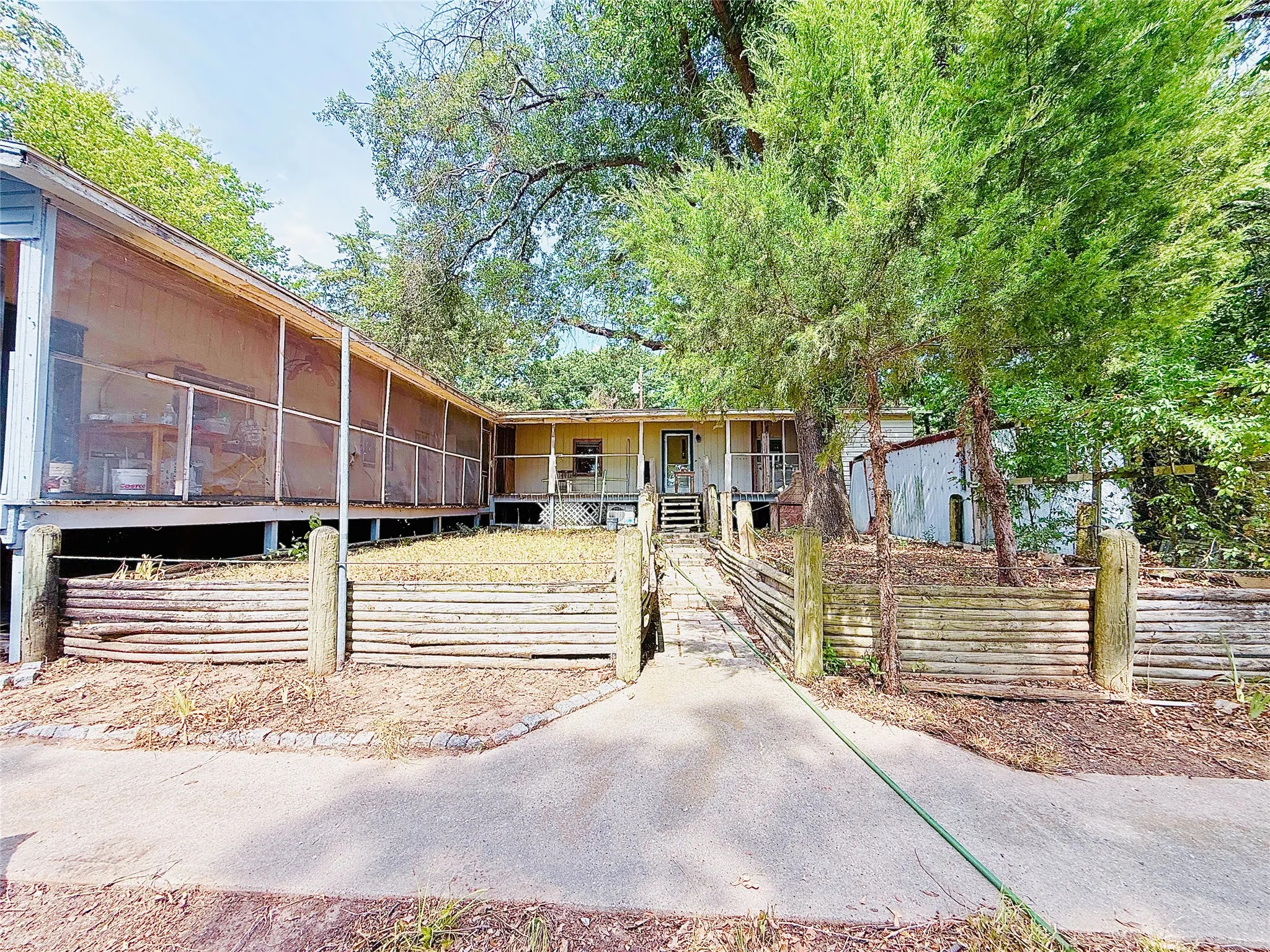 Mobile Home For Sale in Hunt County , 10042 Private Road 3815, Quinlan, Texas 75474, 2 Bedroom, 2 Bathroom, Garage spaces, 1,260 Sqft, built in 1990, mls#21373409, Real Estate Agent in Quinlan, Homes For Sale in Hunt county, Homes For Sale in Quinlan, Realtor in Quinlan Texas, Real Estate Brokerage Independent Realty Texas, Luminita Cordes Realtor