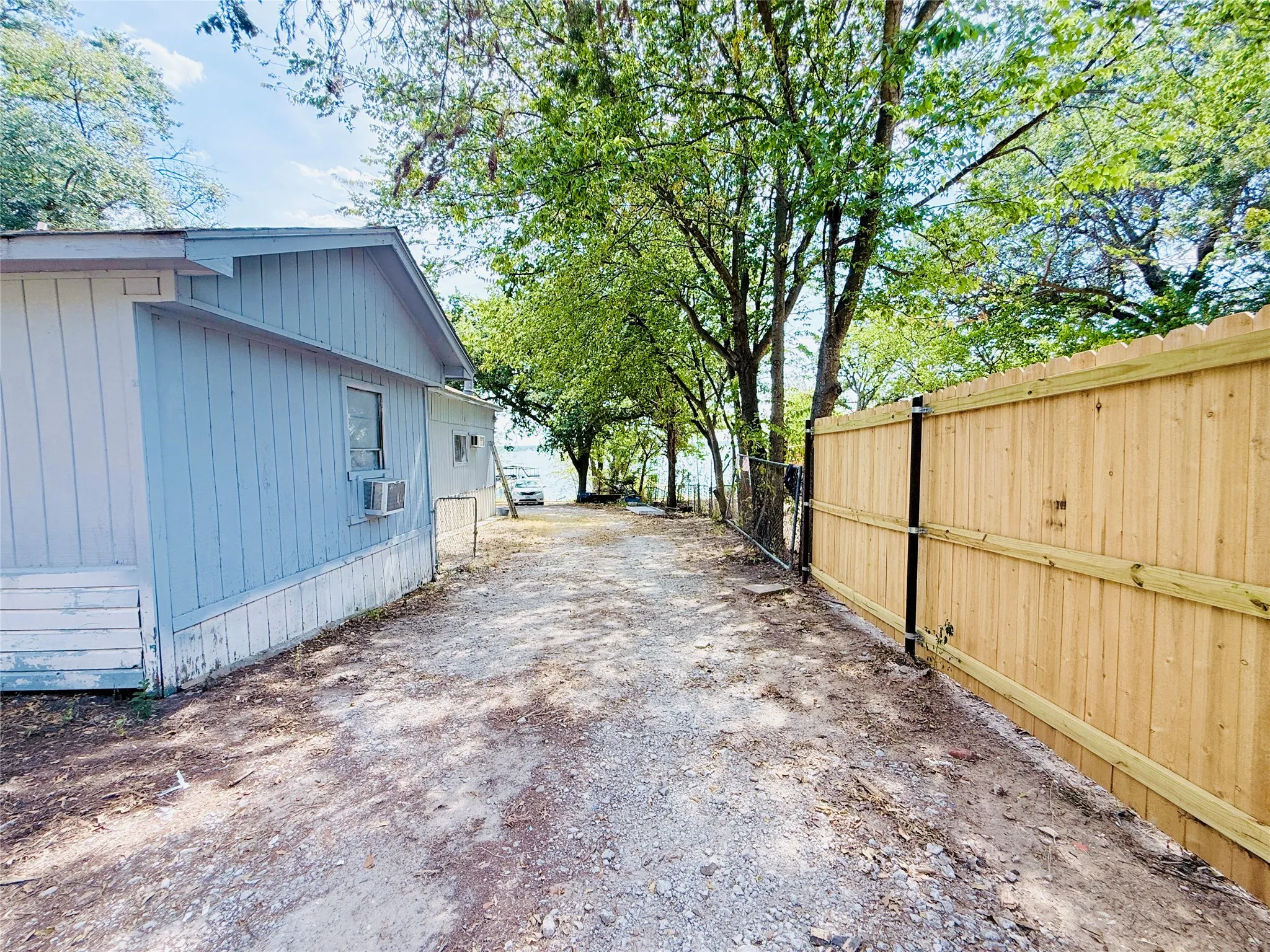 Mobile Home For Sale in Hunt County , 10042 Private Road 3815, Quinlan, Texas 75474, 2 Bedroom, 2 Bathroom, Garage spaces, 1,260 Sqft, built in 1990, mls#21373409, Real Estate Agent in Quinlan, Homes For Sale in Hunt county, Homes For Sale in Quinlan, Realtor in Quinlan Texas, Real Estate Brokerage Independent Realty Texas, Luminita Cordes Realtor