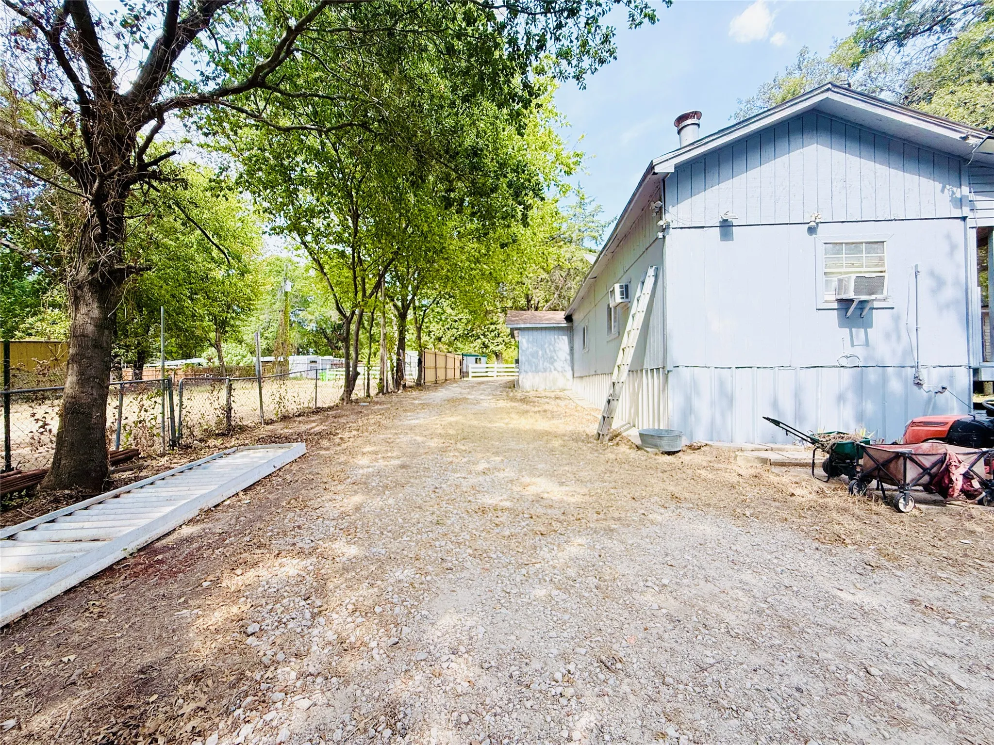 Mobile Home For Sale in Hunt County , 10042 Private Road 3815, Quinlan, Texas 75474, 2 Bedroom, 2 Bathroom, Garage spaces, 1,260 Sqft, built in 1990, mls#21373409, Real Estate Agent in Quinlan, Homes For Sale in Hunt county, Homes For Sale in Quinlan, Realtor in Quinlan Texas, Real Estate Brokerage Independent Realty Texas, Luminita Cordes Realtor