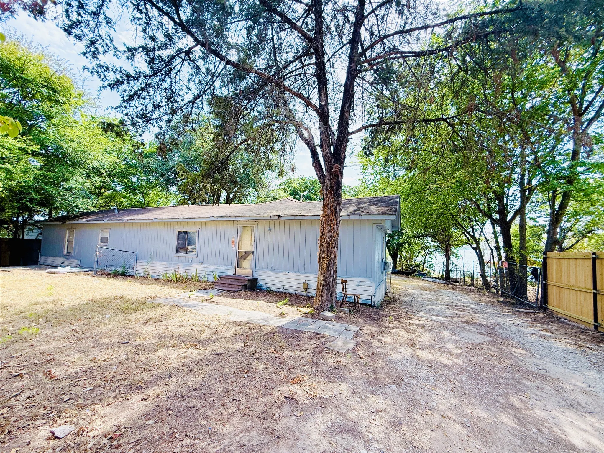 Mobile Home For Sale in Hunt County , 10042 Private Road 3815, Quinlan, Texas 75474, 2 Bedroom, 2 Bathroom, Garage spaces, 1,260 Sqft, built in 1990, mls#21373409, Real Estate Agent in Quinlan, Homes For Sale in Hunt county, Homes For Sale in Quinlan, Realtor in Quinlan Texas, Real Estate Brokerage Independent Realty Texas, Luminita Cordes Realtor