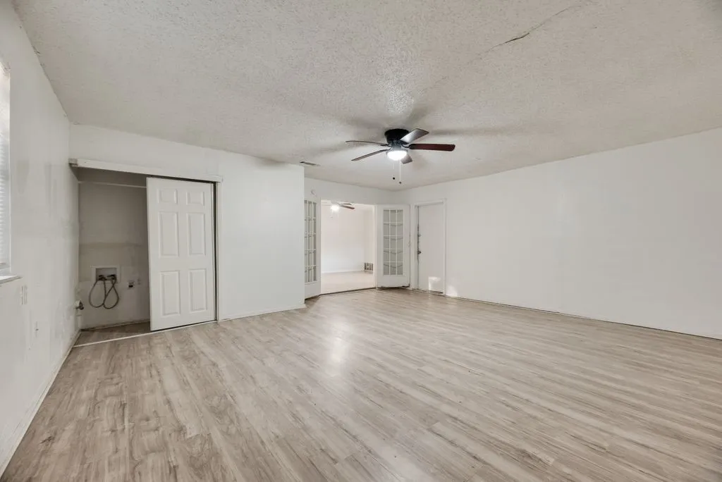 Single Family Residence For Rent in Dallas County , 8923 Jennie Lee Lane, Dallas, Texas 75227, 4 Bedroom, 2 Bathroom, Garage spaces, 2,080 Sqft, built in 1960, mls#21373494, Real Estate Agent in Dallas, Homes For Rent in Dallas county, Homes For Rent in Dallas, Realtor in Dallas Texas, Real Estate Brokerage Independent Realty Texas, Luminita Cordes Realtor