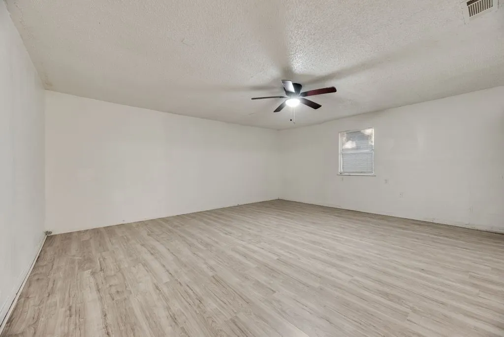 Single Family Residence For Rent in Dallas County , 8923 Jennie Lee Lane, Dallas, Texas 75227, 4 Bedroom, 2 Bathroom, Garage spaces, 2,080 Sqft, built in 1960, mls#21373494, Real Estate Agent in Dallas, Homes For Rent in Dallas county, Homes For Rent in Dallas, Realtor in Dallas Texas, Real Estate Brokerage Independent Realty Texas, Luminita Cordes Realtor