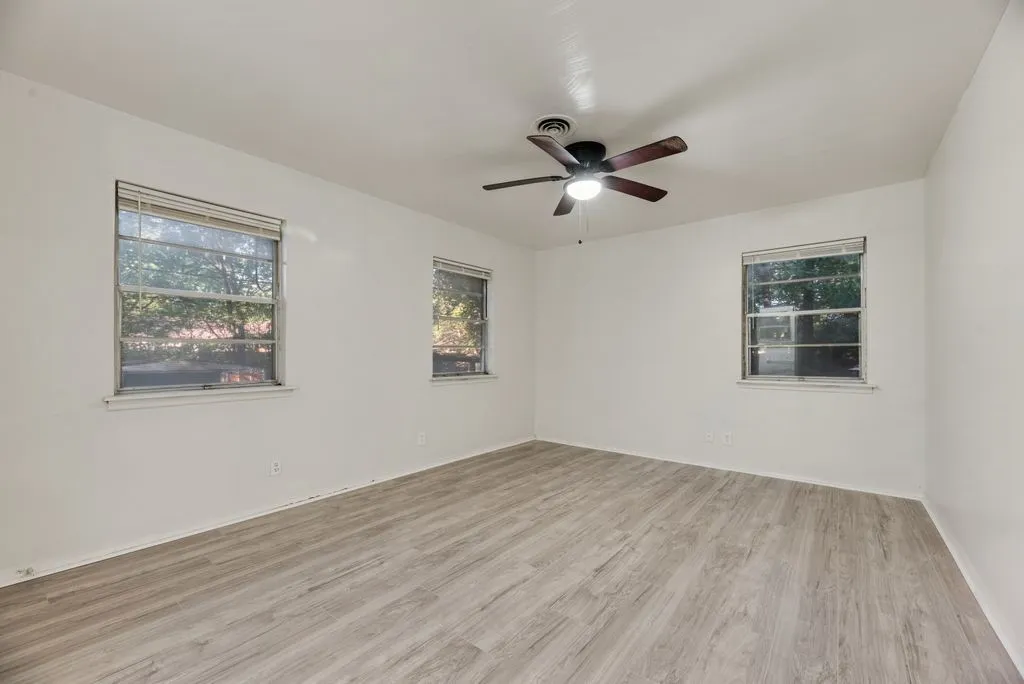 Single Family Residence For Rent in Dallas County , 8923 Jennie Lee Lane, Dallas, Texas 75227, 4 Bedroom, 2 Bathroom, Garage spaces, 2,080 Sqft, built in 1960, mls#21373494, Real Estate Agent in Dallas, Homes For Rent in Dallas county, Homes For Rent in Dallas, Realtor in Dallas Texas, Real Estate Brokerage Independent Realty Texas, Luminita Cordes Realtor