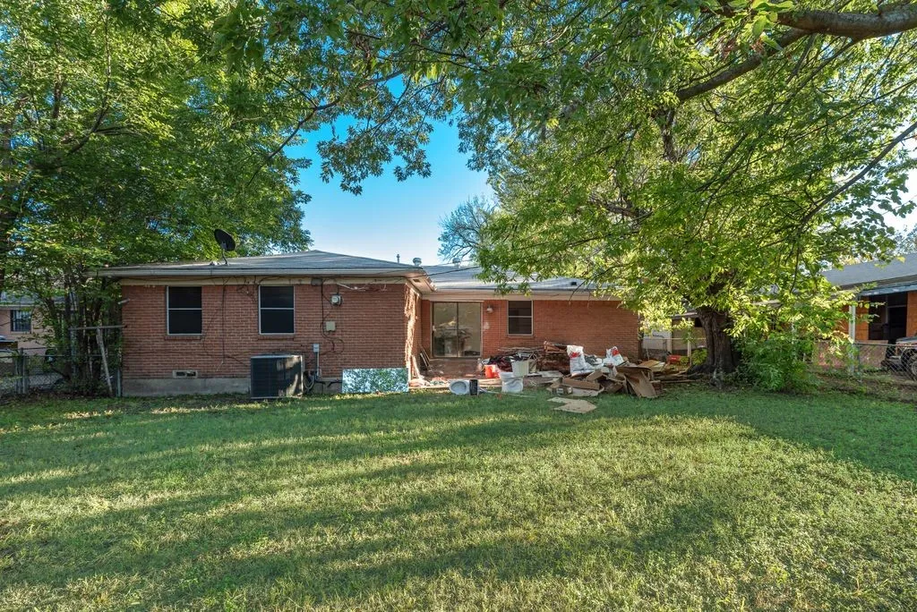 Single Family Residence For Rent in Dallas County , 8923 Jennie Lee Lane, Dallas, Texas 75227, 4 Bedroom, 2 Bathroom, Garage spaces, 2,080 Sqft, built in 1960, mls#21373494, Real Estate Agent in Dallas, Homes For Rent in Dallas county, Homes For Rent in Dallas, Realtor in Dallas Texas, Real Estate Brokerage Independent Realty Texas, Luminita Cordes Realtor