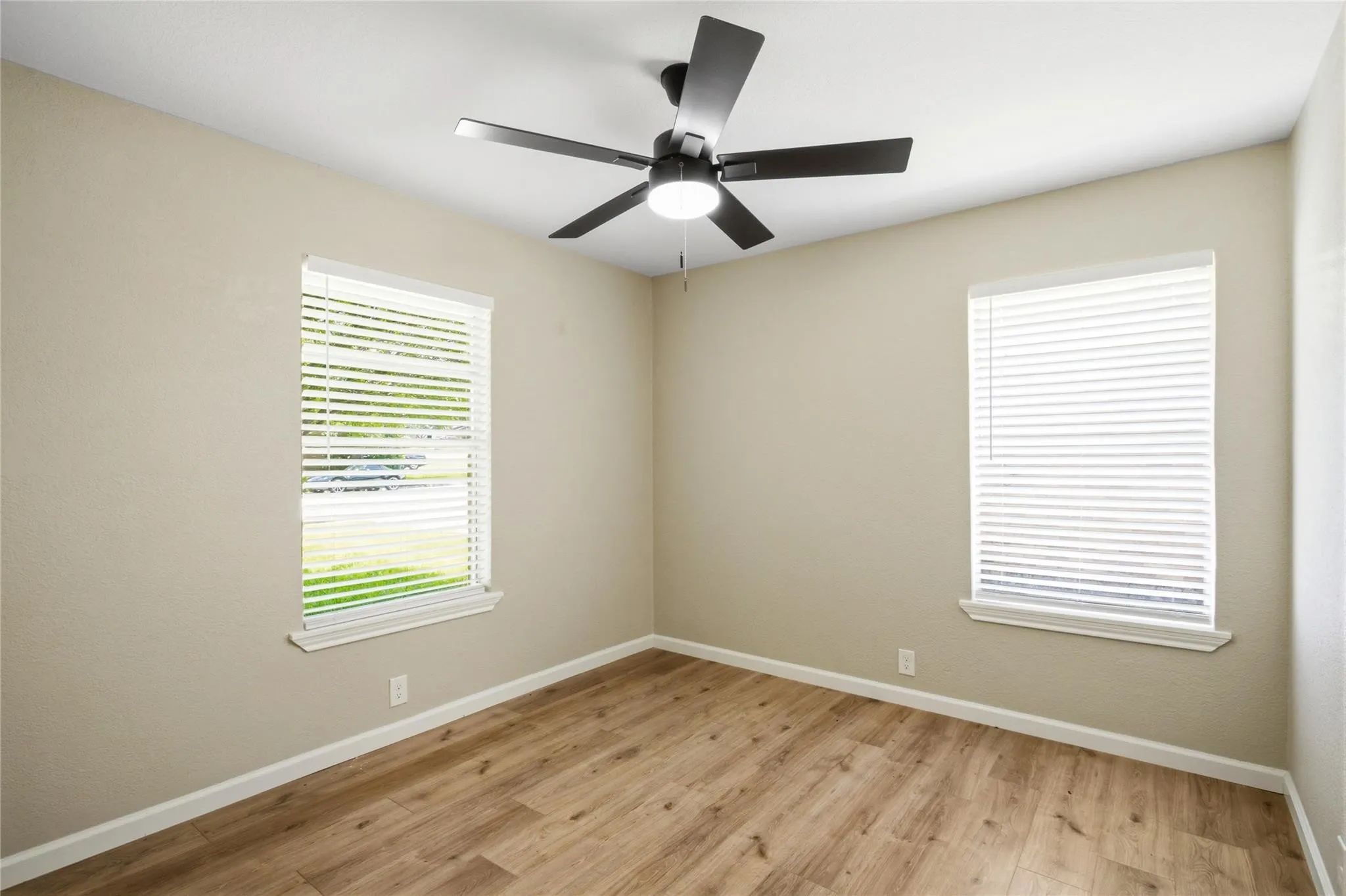 Single Family Residence For Sale in Grayson County , 1006 N Grant Drive, Sherman, Texas 75092, 3 Bedroom, 2 Bathroom, 1 Garage spaces, 1,210 Sqft, built in 1960, mls#21373495, Real Estate Agent in Sherman, Homes For Sale in Grayson county, Homes For Sale in Sherman, Realtor in Sherman Texas, Real Estate Brokerage Independent Realty Texas, Luminita Cordes Realtor