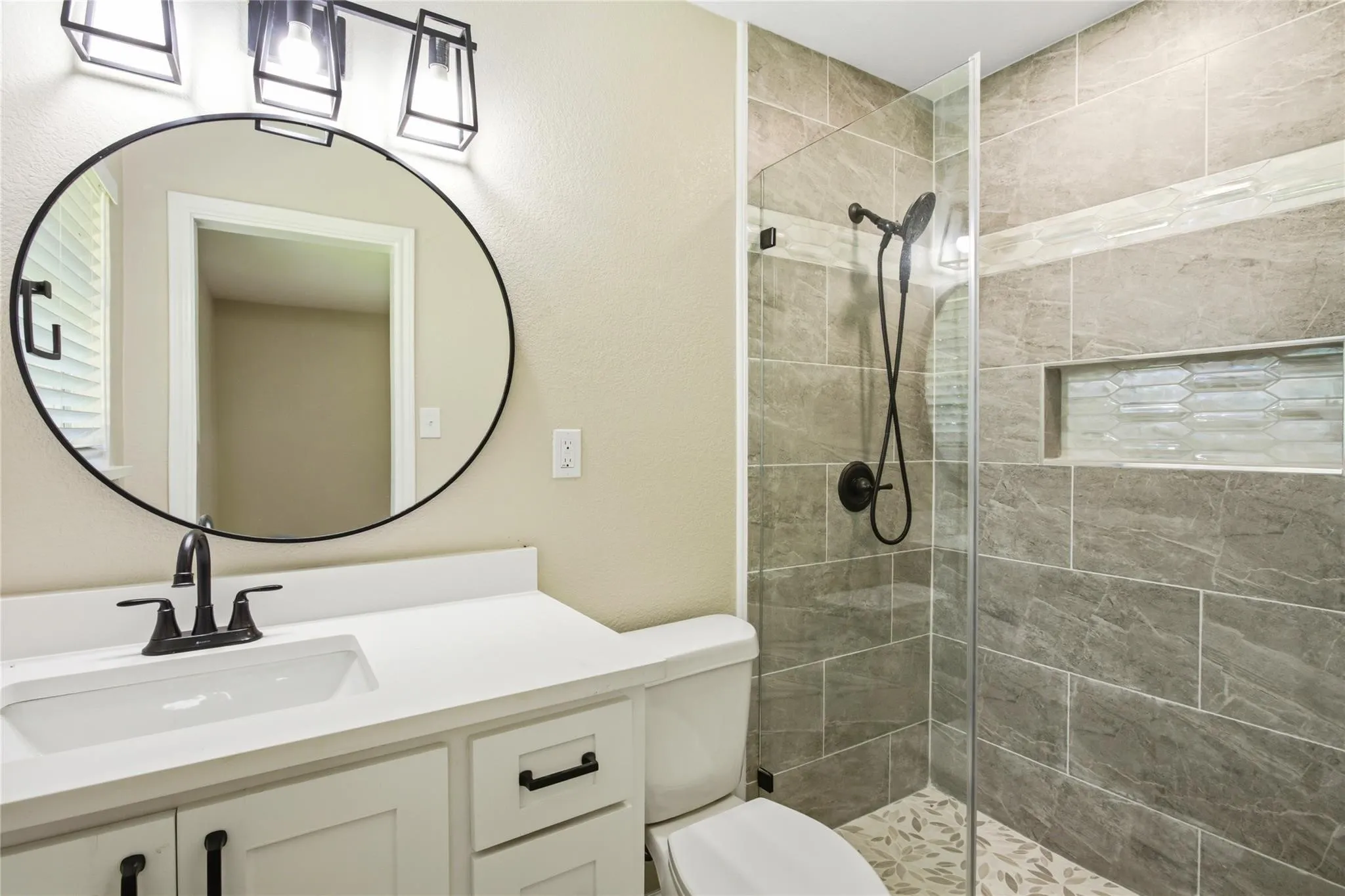 Single Family Residence For Sale in Grayson County , 1006 N Grant Drive, Sherman, Texas 75092, 3 Bedroom, 2 Bathroom, 1 Garage spaces, 1,210 Sqft, built in 1960, mls#21373495, Real Estate Agent in Sherman, Homes For Sale in Grayson county, Homes For Sale in Sherman, Realtor in Sherman Texas, Real Estate Brokerage Independent Realty Texas, Luminita Cordes Realtor