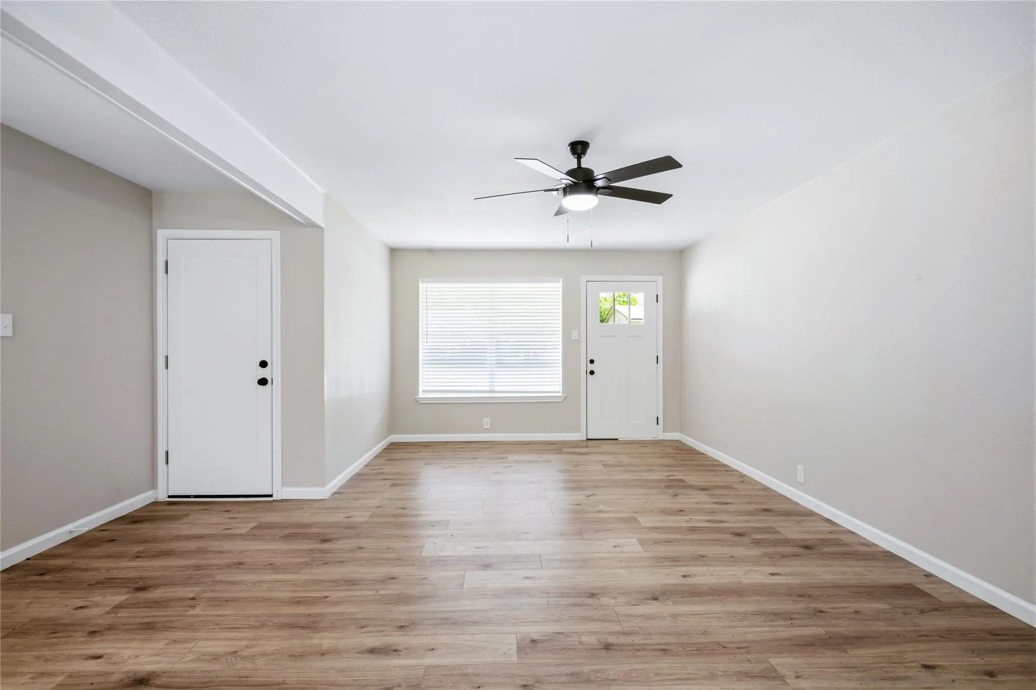 Single Family Residence For Sale in Grayson County , 1006 N Grant Drive, Sherman, Texas 75092, 3 Bedroom, 2 Bathroom, 1 Garage spaces, 1,210 Sqft, built in 1960, mls#21373495, Real Estate Agent in Sherman, Homes For Sale in Grayson county, Homes For Sale in Sherman, Realtor in Sherman Texas, Real Estate Brokerage Independent Realty Texas, Luminita Cordes Realtor