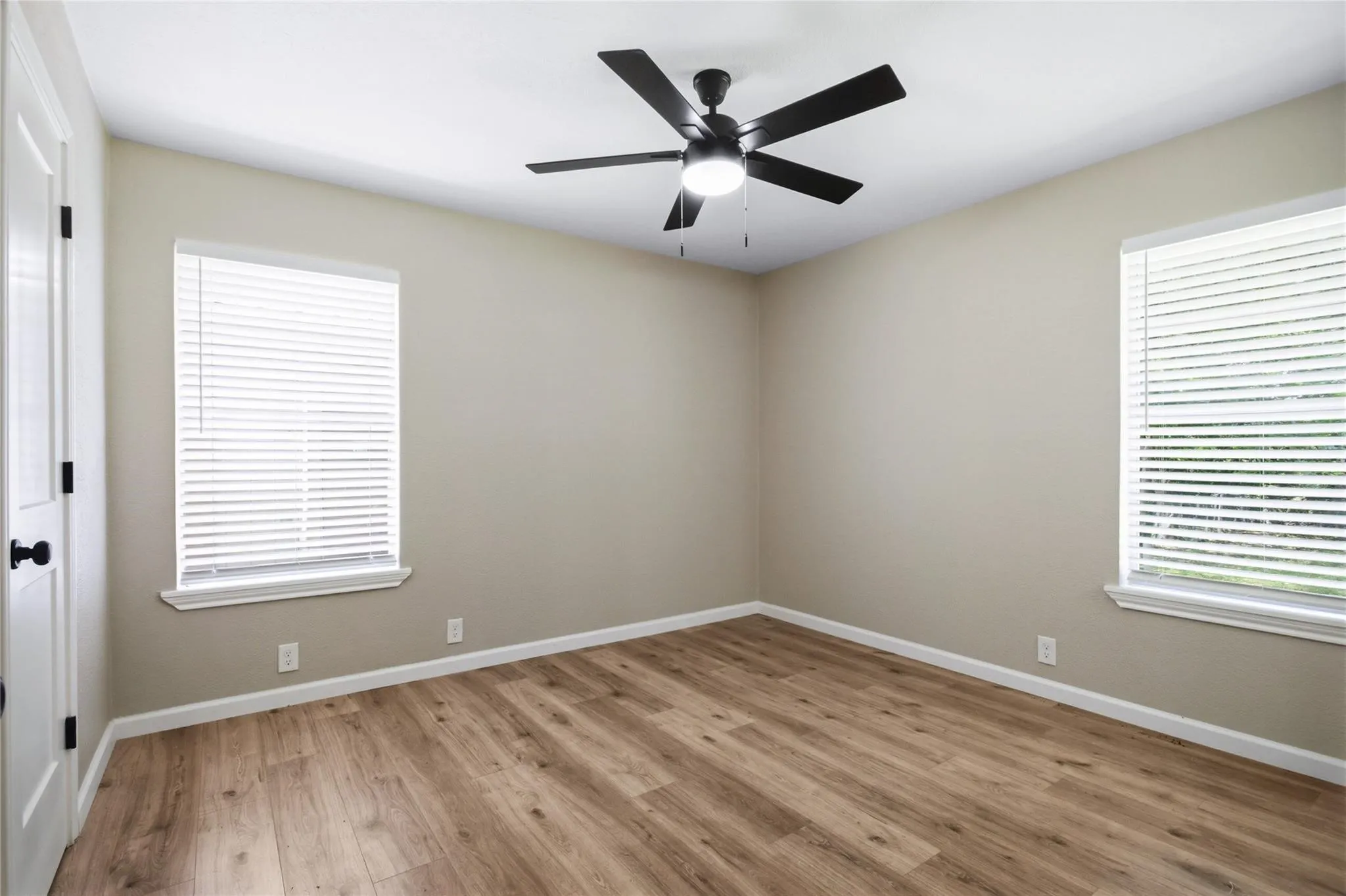 Single Family Residence For Sale in Grayson County , 1006 N Grant Drive, Sherman, Texas 75092, 3 Bedroom, 2 Bathroom, 1 Garage spaces, 1,210 Sqft, built in 1960, mls#21373495, Real Estate Agent in Sherman, Homes For Sale in Grayson county, Homes For Sale in Sherman, Realtor in Sherman Texas, Real Estate Brokerage Independent Realty Texas, Luminita Cordes Realtor