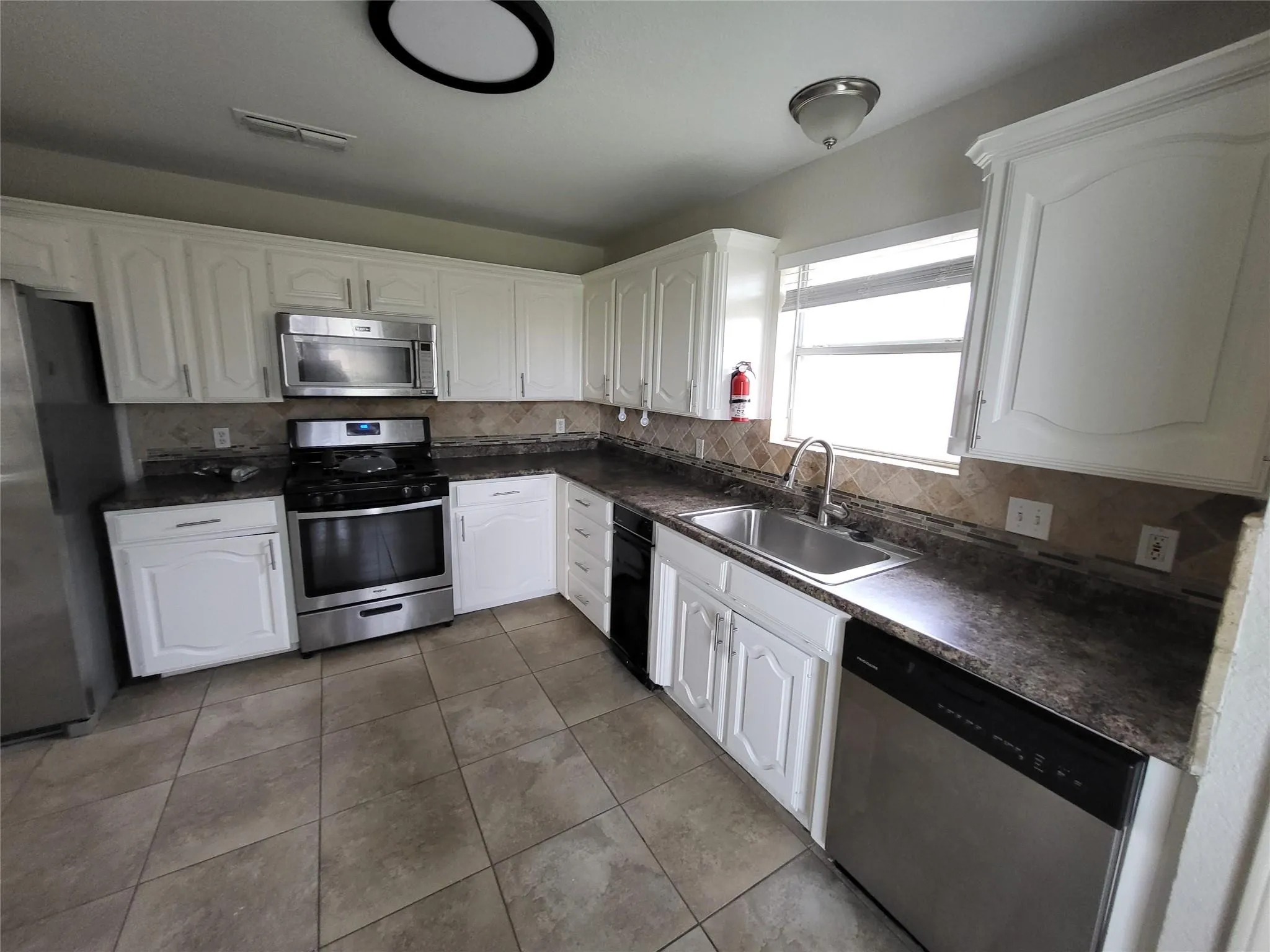 Single Family Residence For Rent in Tarrant County , 1109 Westgrove Drive, Saginaw, Texas 76179, 3 Bedroom, 2 Bathroom, 2 Garage spaces, 1,674 Sqft, built in 1997, mls#21373502, Real Estate Agent in Saginaw, Homes For Rent in Tarrant county, Homes For Rent in Saginaw, Realtor in Saginaw Texas, Real Estate Brokerage Independent Realty Texas, Luminita Cordes Realtor