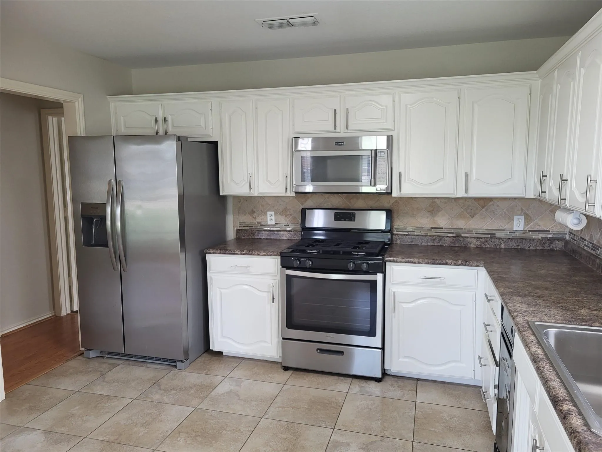 Single Family Residence For Rent in Tarrant County , 1109 Westgrove Drive, Saginaw, Texas 76179, 3 Bedroom, 2 Bathroom, 2 Garage spaces, 1,674 Sqft, built in 1997, mls#21373502, Real Estate Agent in Saginaw, Homes For Rent in Tarrant county, Homes For Rent in Saginaw, Realtor in Saginaw Texas, Real Estate Brokerage Independent Realty Texas, Luminita Cordes Realtor