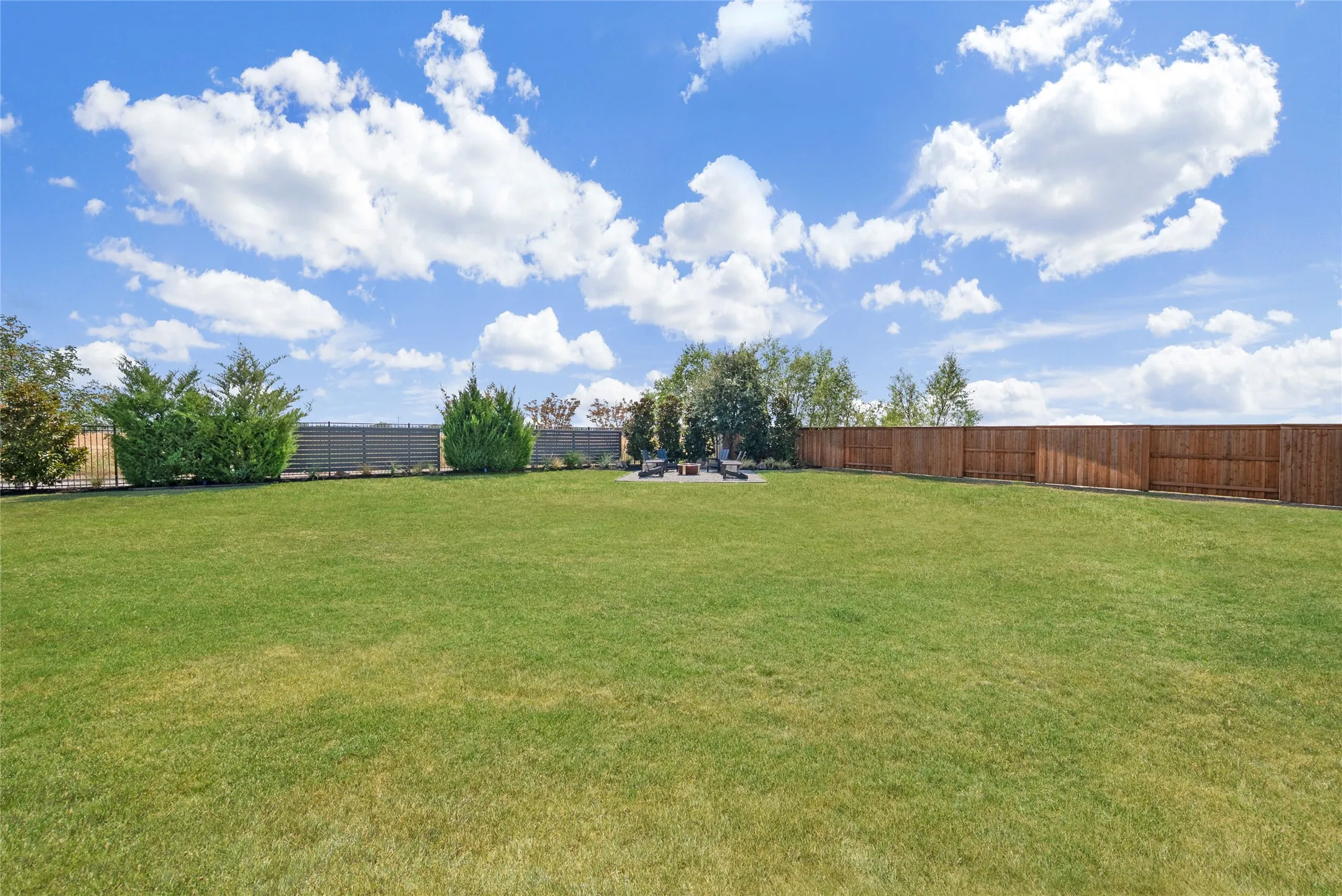 Single Family Residence For Sale in Collin County , 1400 Binkley Avenue, Prosper, Texas 75078, 4 Bedroom, 6 Bathroom, 3 Garage spaces, 4,341 Sqft, built in 2020, mls#21366776, Real Estate Agent in Prosper, Homes For Sale in Collin county, Homes For Sale in Prosper, Realtor in Prosper Texas, Real Estate Brokerage Independent Realty Texas, Luminita Cordes Realtor