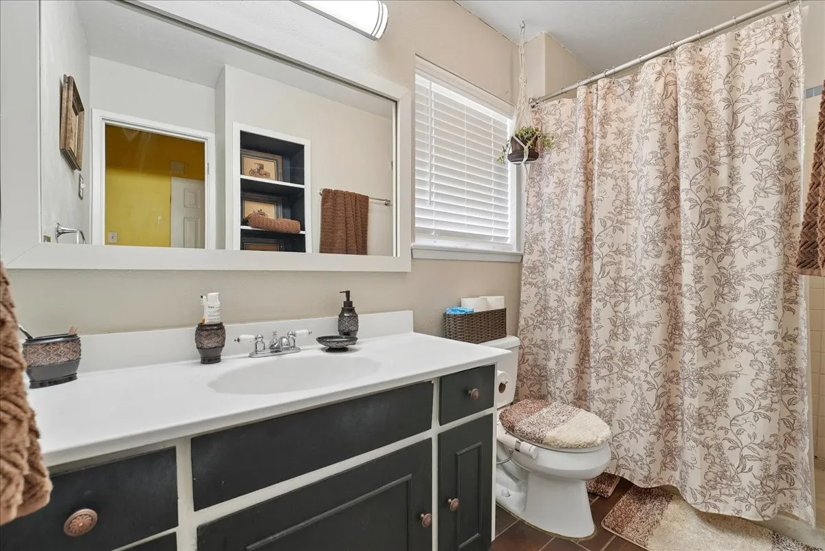 Single Family Residence For Sale in Dallas County , 2710 Moonriver Lane, Farmers Branch, Texas 75234, 3 Bedroom, 2 Bathroom, 2 Garage spaces, 1,579 Sqft, built in 1966, mls#21373499, Real Estate Agent in Farmers Branch, Homes For Sale in Dallas county, Homes For Sale in Farmers Branch, Realtor in Farmers Branch Texas, Real Estate Brokerage Independent Realty Texas, Luminita Cordes Realtor