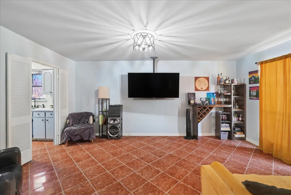 Single Family Residence For Sale in Dallas County , 2710 Moonriver Lane, Farmers Branch, Texas 75234, 3 Bedroom, 2 Bathroom, 2 Garage spaces, 1,579 Sqft, built in 1966, mls#21373499, Real Estate Agent in Farmers Branch, Homes For Sale in Dallas county, Homes For Sale in Farmers Branch, Realtor in Farmers Branch Texas, Real Estate Brokerage Independent Realty Texas, Luminita Cordes Realtor